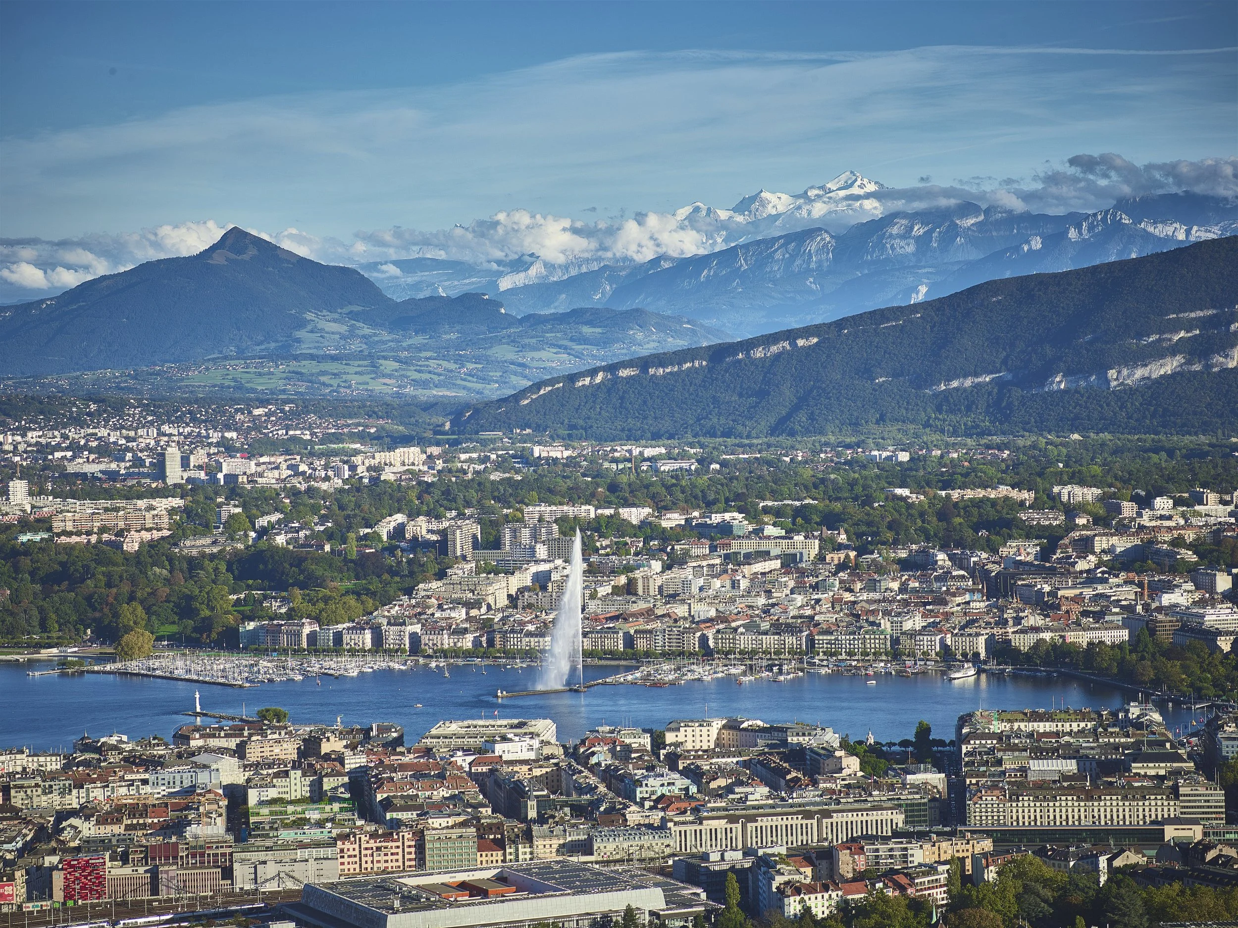 View of the Jet d'Eau and Mont Blanc from the Sky - PC ©Geneva Tourism, Loris von Siebenthal
