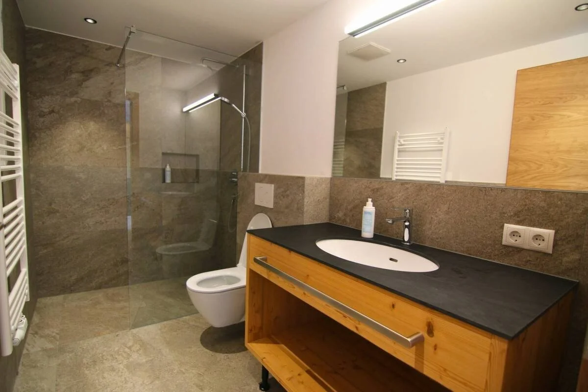imgi_86_12-v2__ScaleWidthWzEyMDBd.-Catered-chalet-Elfriede-Fiss-Badkamer-Apartment-G.jpg