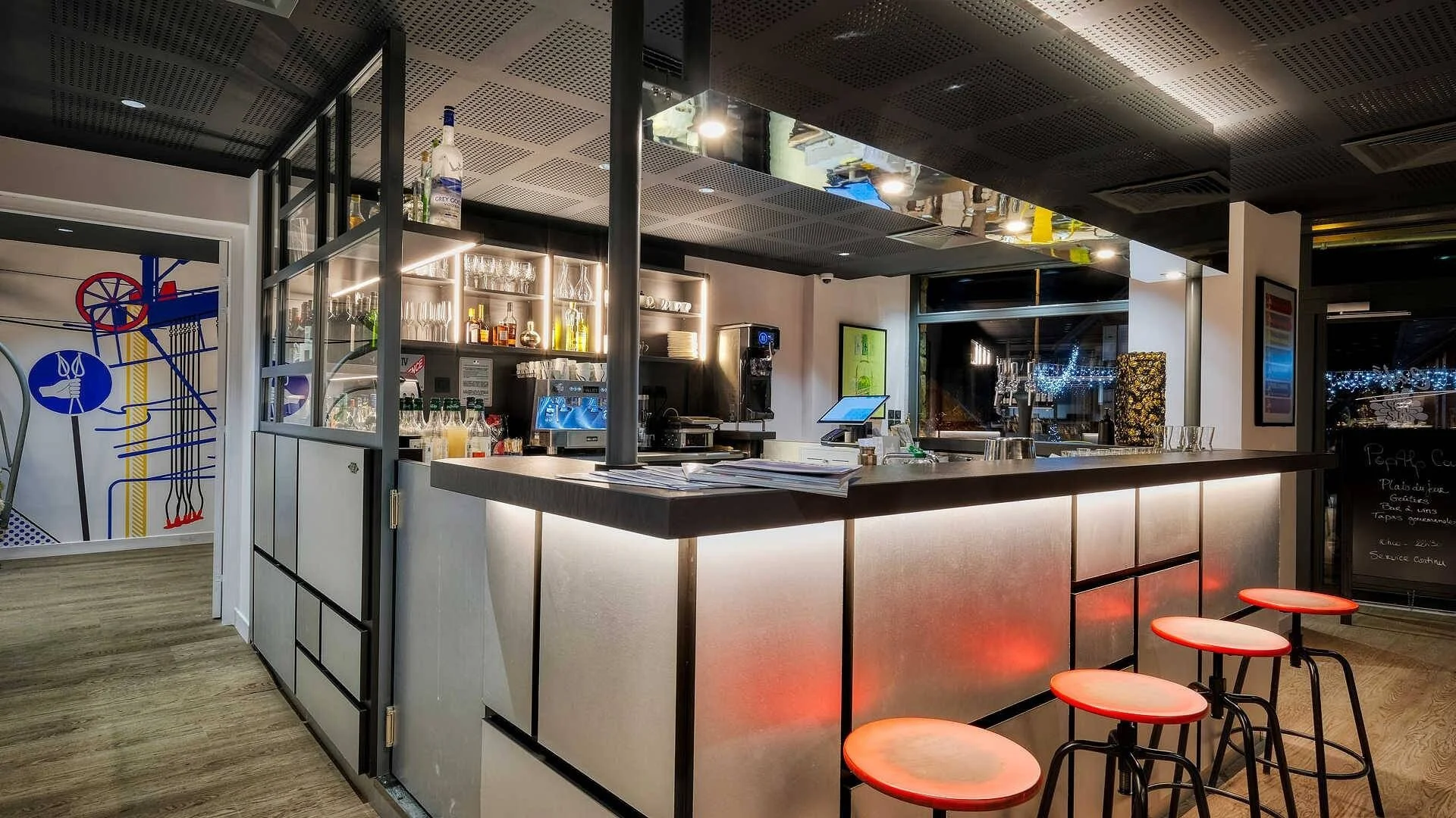 imageye___-_imgi_19_347_bar-cafe-restaurant-hotel-popalp-alpe-d-huez.jpg