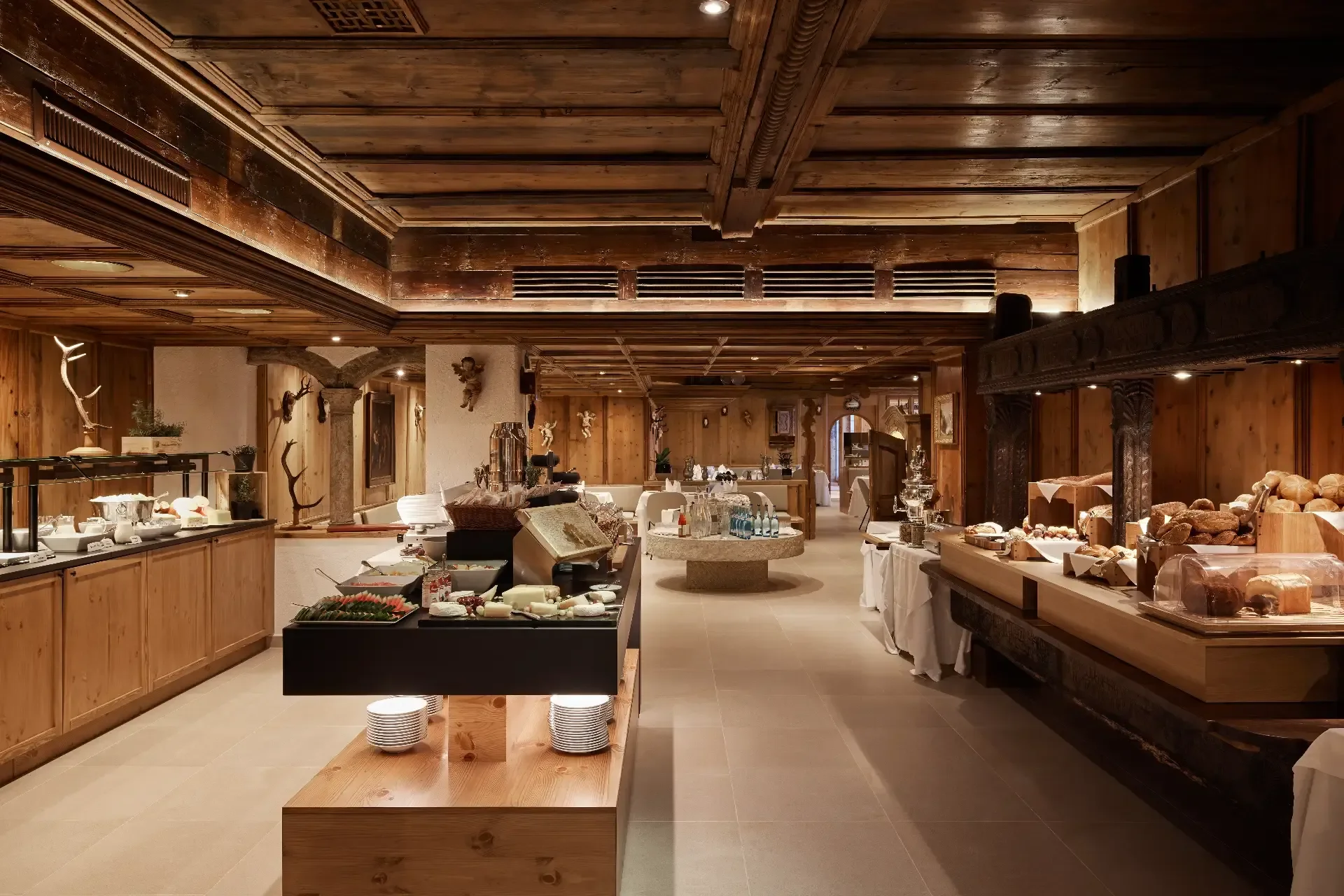 imgi_189_Tophotel-Fruehstueck_HR-003-1920x1080-1.webp