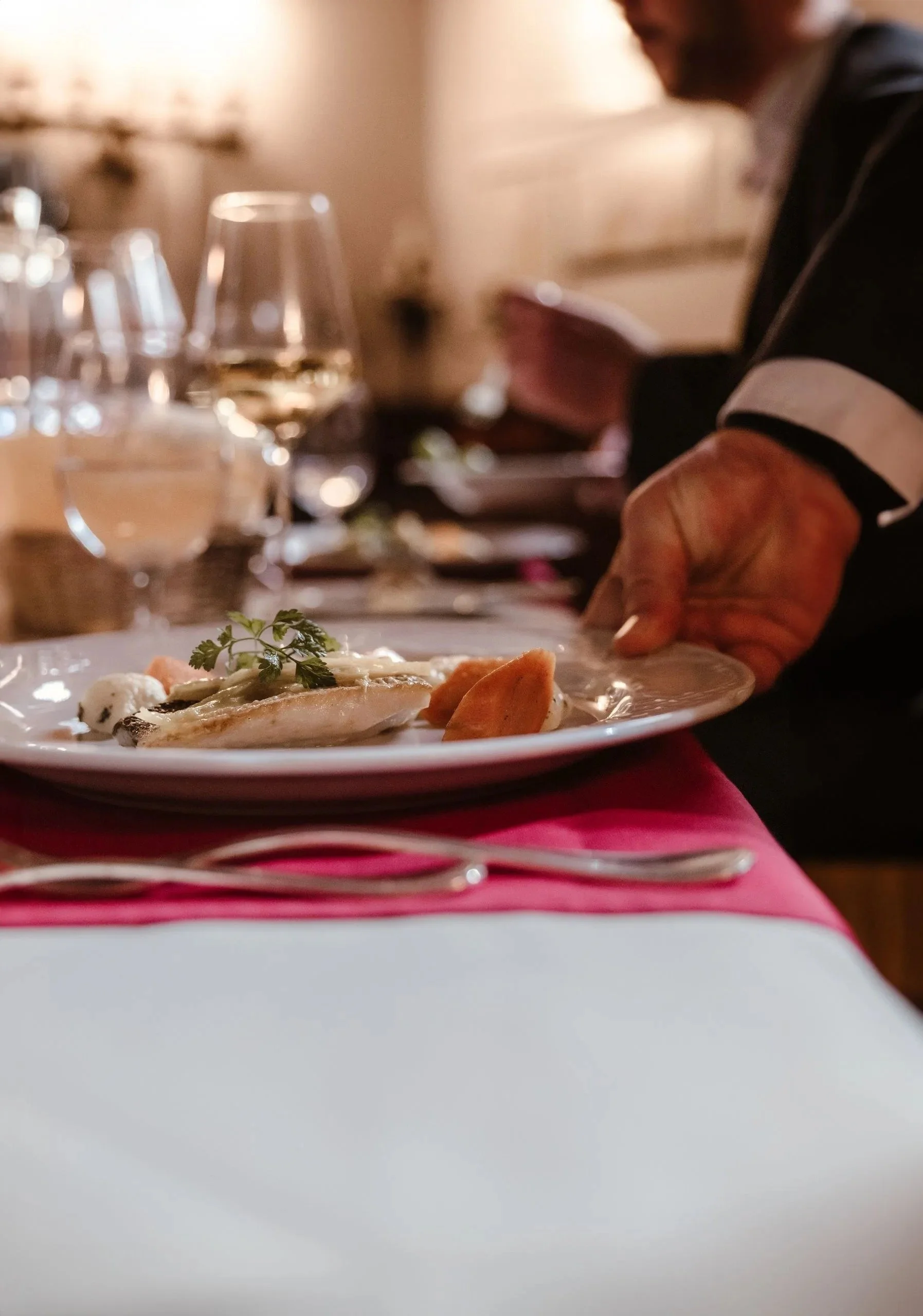 imgi_223_grand-hotel-hotelrestaurant-fish-dish-served-0078.jpg