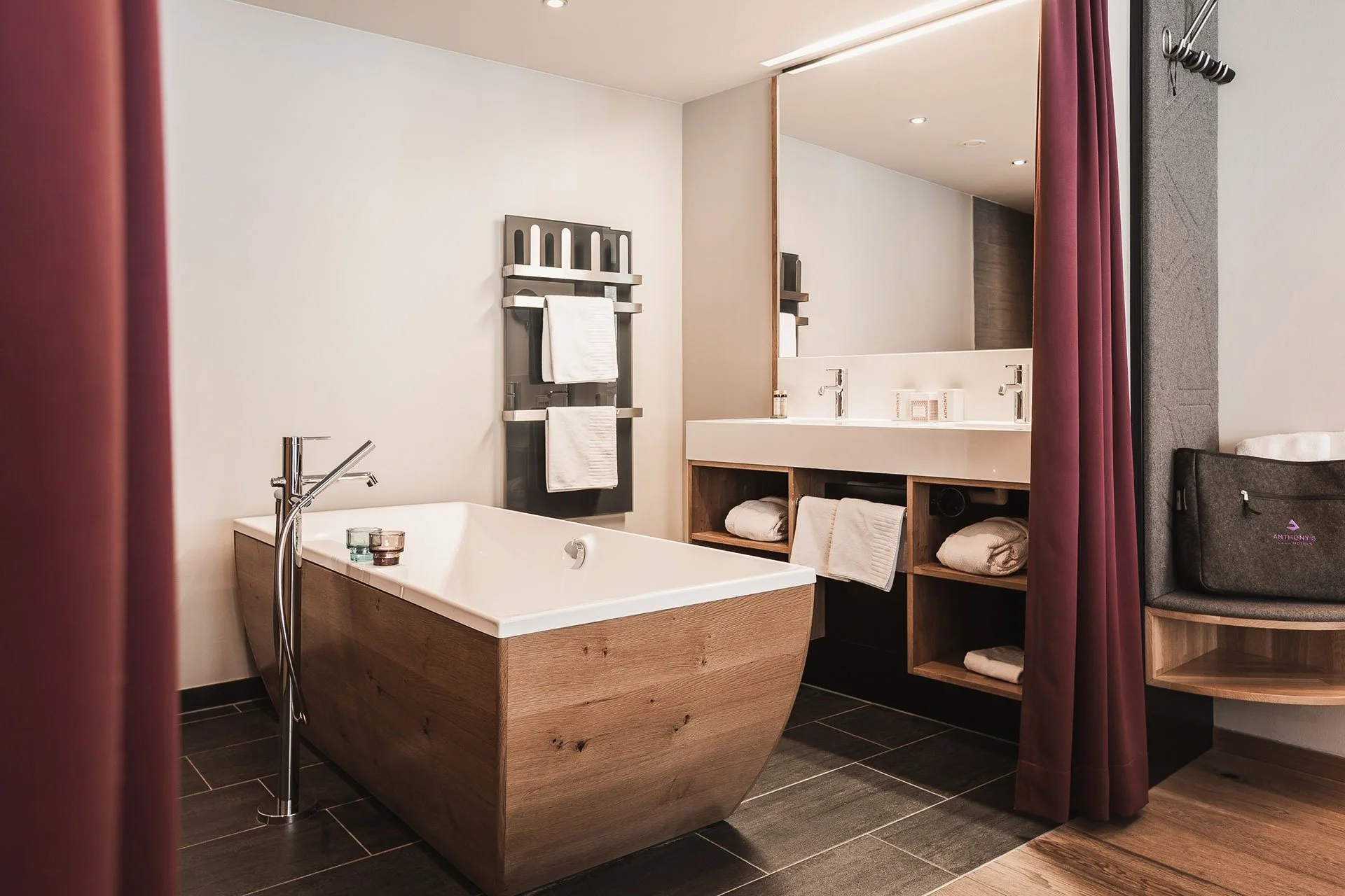 imgi_39_149-honeymoon-suite.102.jpg
