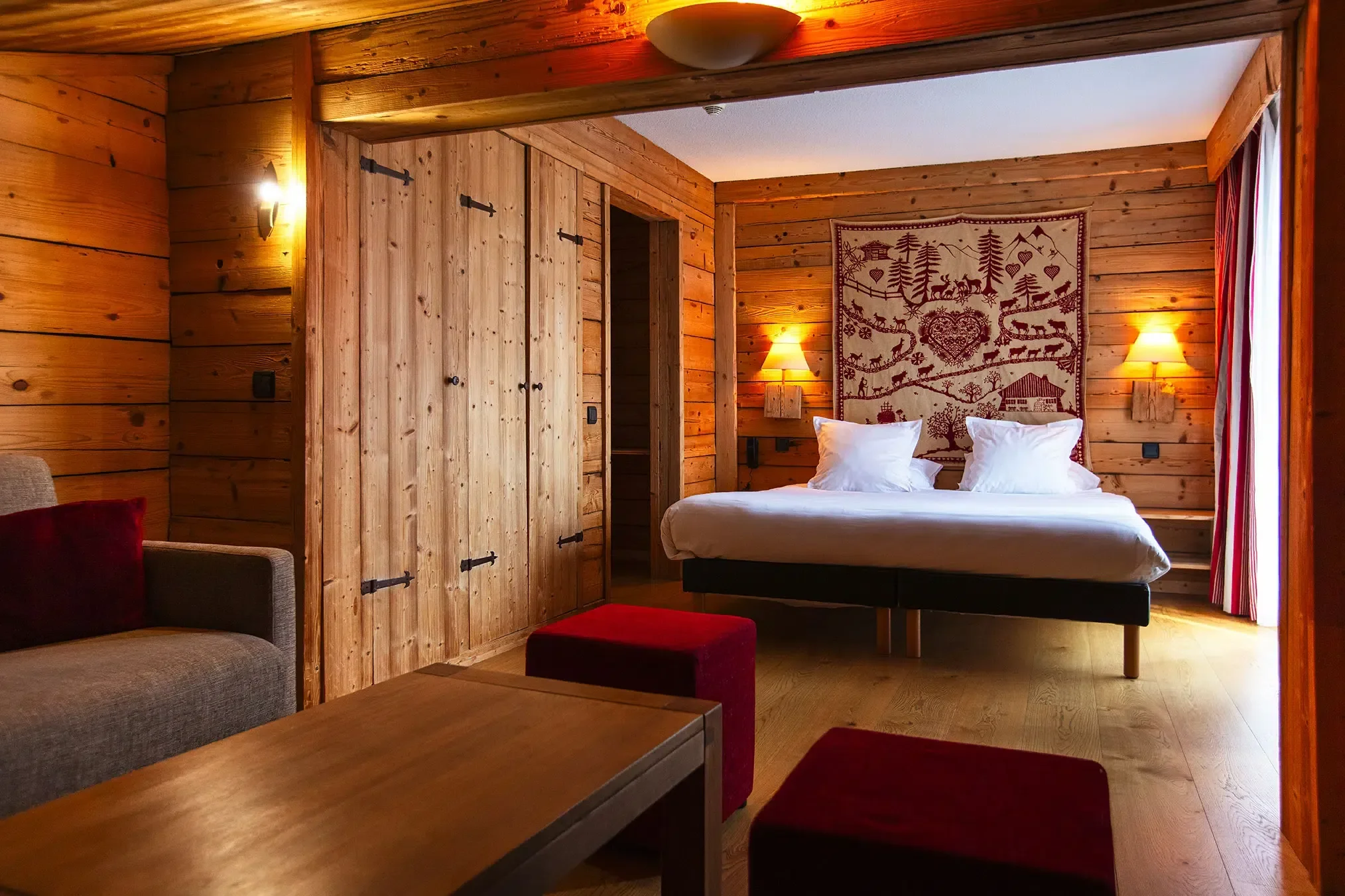 imgi_194_alpen-roc-chambre-quadruple-4-bd_matthieu-cellard.jpg.webp