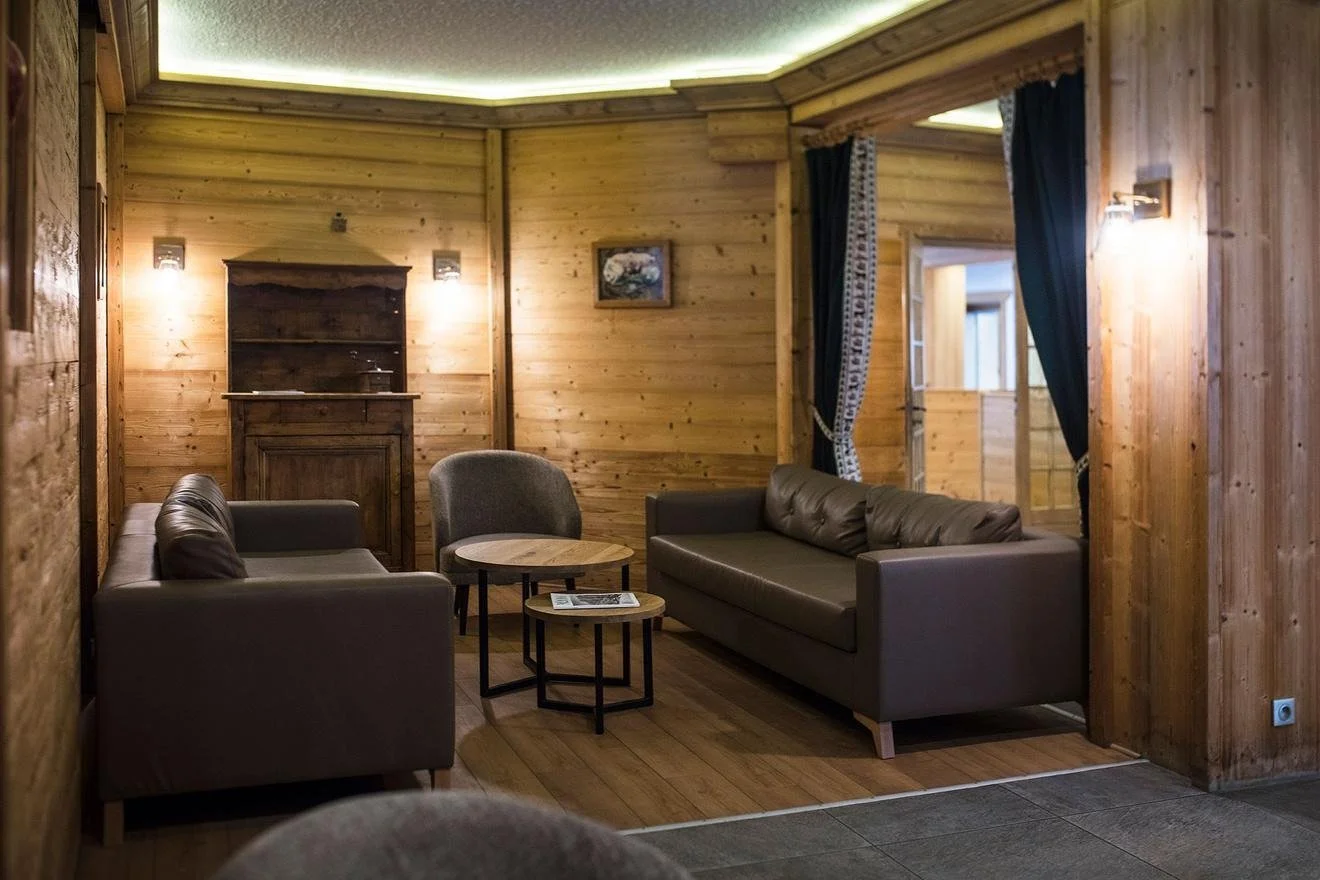 imgi_20_Hotel_Alpen_Roc_-_Lounge_Reception.jpg