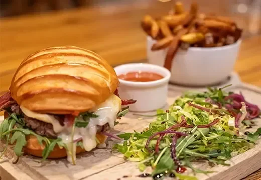 imgi_26_rockypop-chamonix-burger-520x360.webp