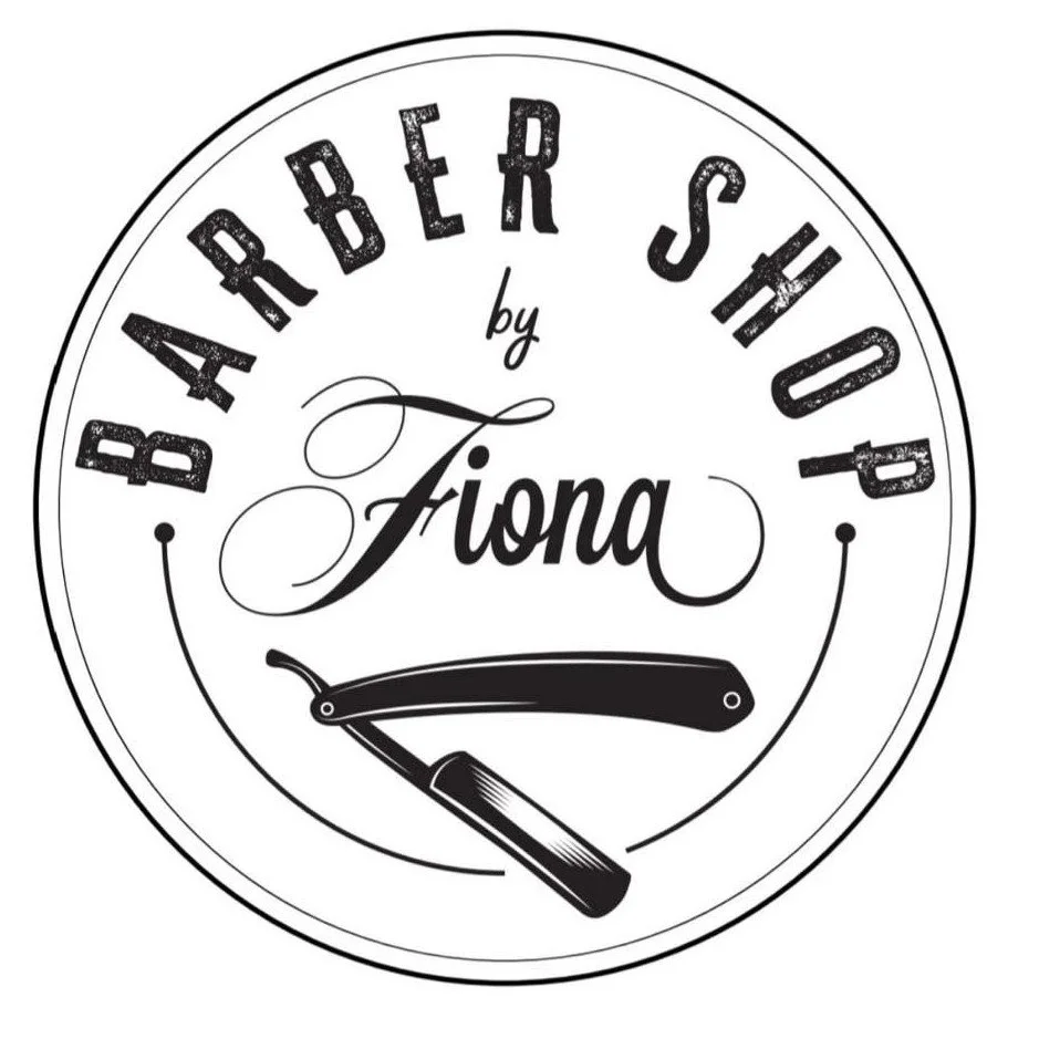 Logo rond avec le texte 'Barber Shop by Fiona' et une lame de rasoir en noir et blanc.