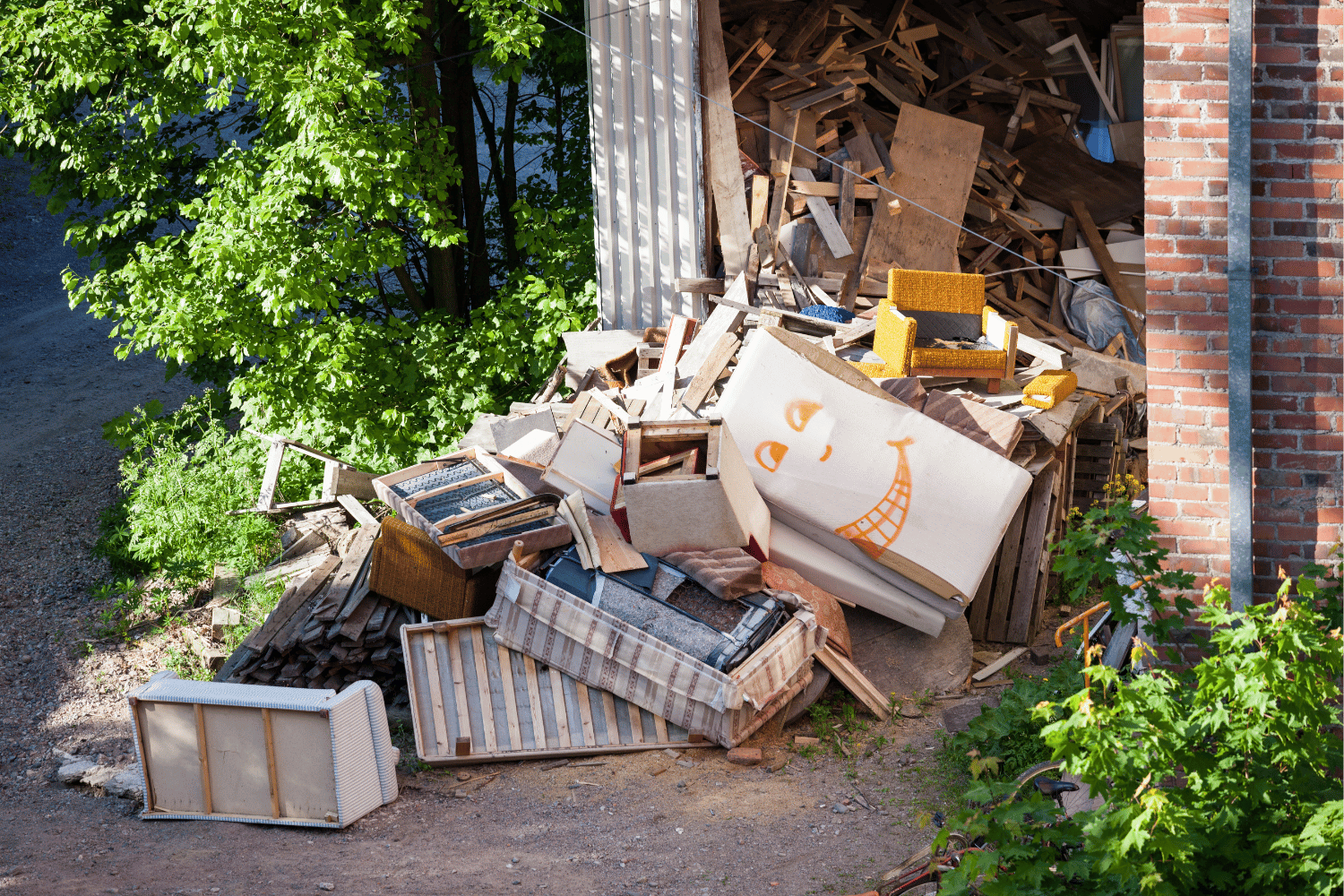 DIY vs Professional Junk Removal: What You Need to Know in Atlanta