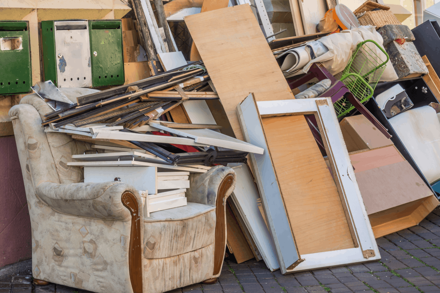 How Property Cleanout Services Help Speed Up Home Sales