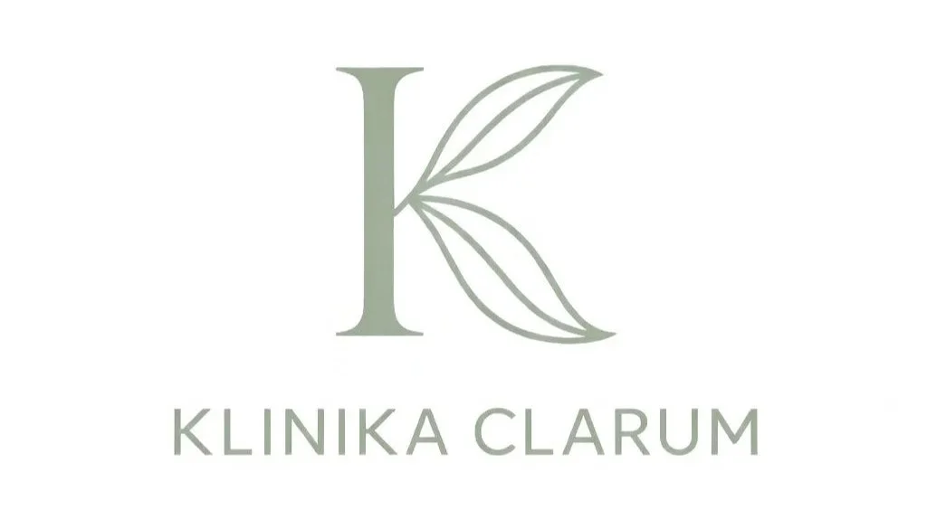 Logo of Klinika Clarum with a stylized letter K and leaf design in shades of green.