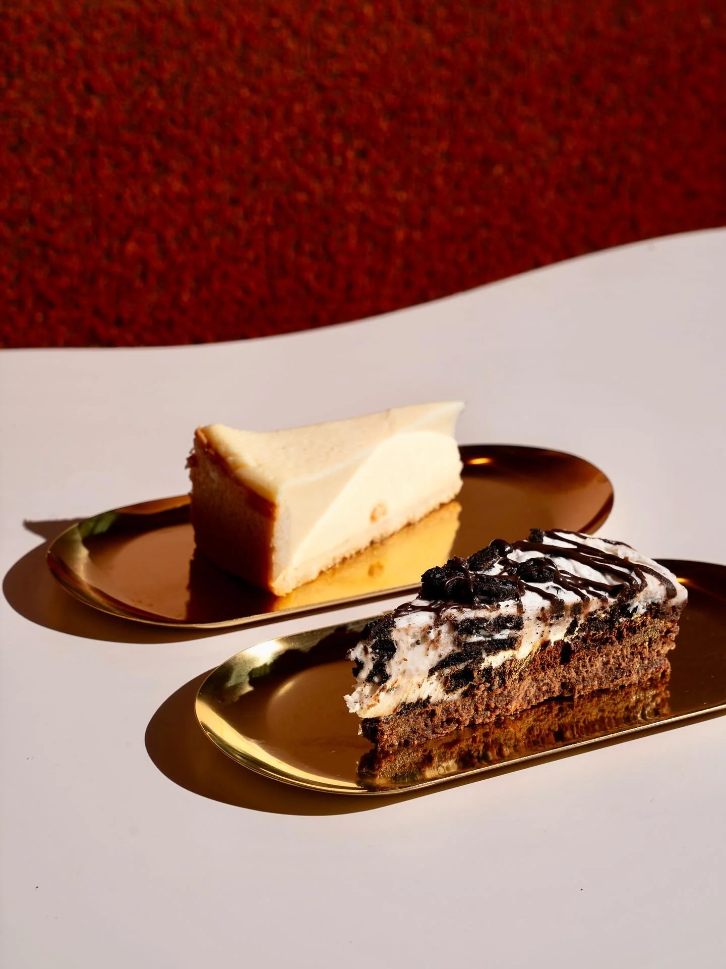 Meet your new dessert crushes 🍰✨ Cookies &amp; Cream + Classic Cheesecake = perfection on a plate. Sweet, simple, and absolutely irresistible 🙂&zwj;&harr;️
&bull;
&bull;
#InstaDessert #FeedYourFeed #DessertLovers #CakeAddict #SugarRush #FoodieLife 