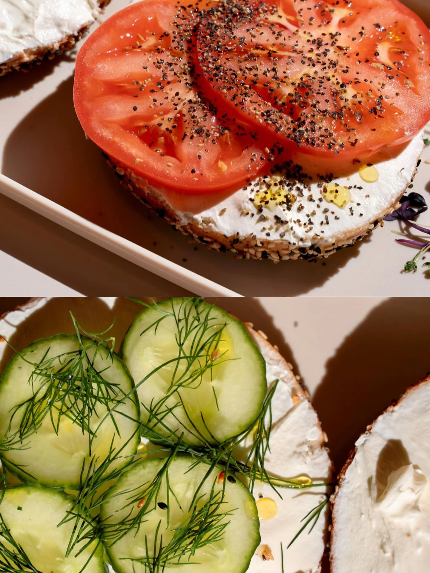 Keep it simple. Keep it fresh. 🥒🍅
&bull;
&bull;
#BagelMood #MorningRituals #BrunchAesthetic #SimpleEats #FoodStyling #EverydayElegance #EatBeautifully