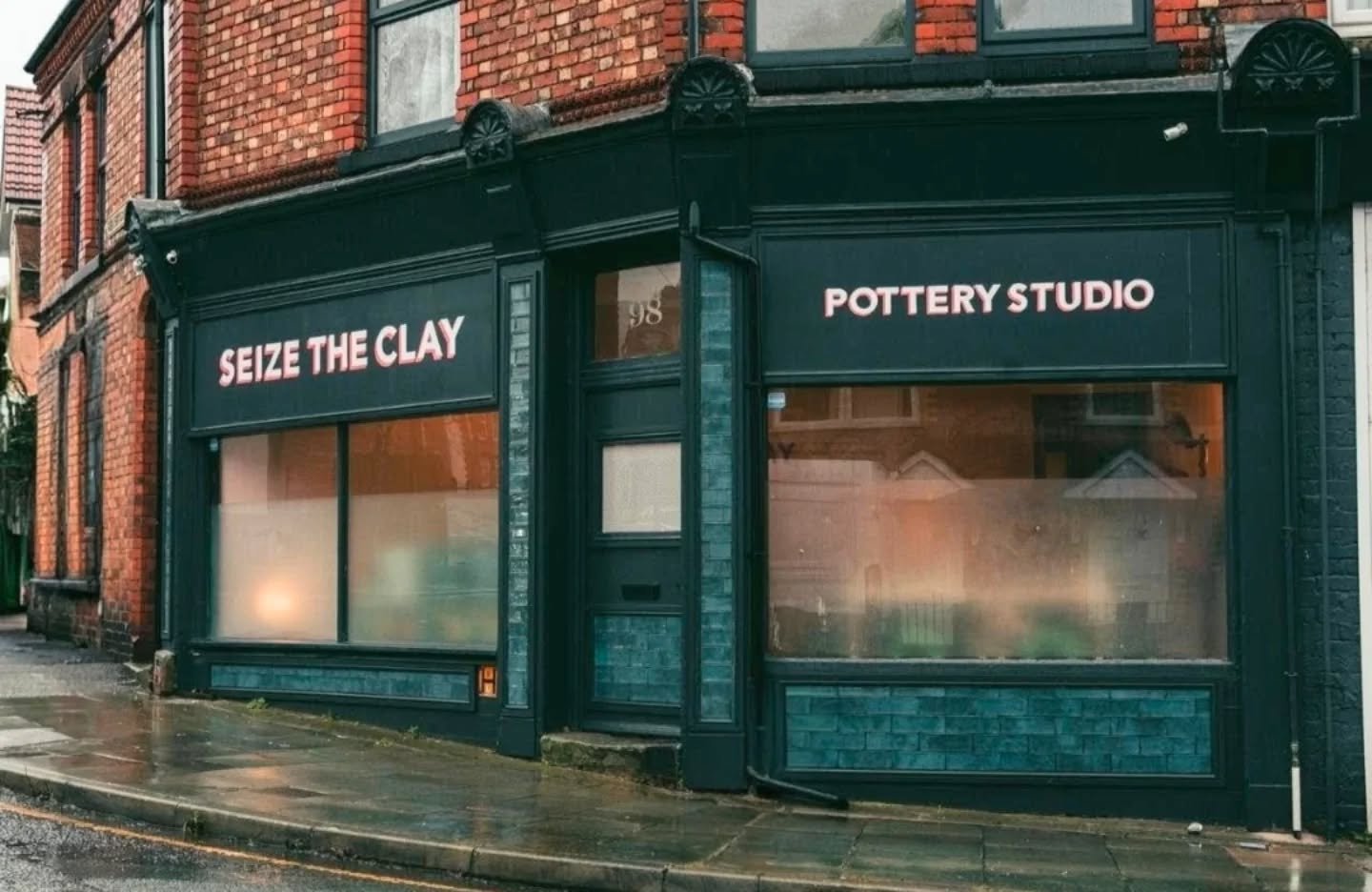 Seize the Clay Pottery Studio is coming to the Wirral! 

Based a stones throw from Oxton Village we will be offering throwing and hand building classes in a friendly and fun studio environment. 

We're currently putting the finishing touches to the s