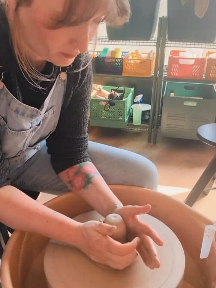 Want to try pottery throwing? We can't wait to teach you! 

Book your place on the wheel at Seize the Clay Pottery Studio in Oxton Wirral. 

Link in bio x 

#oxtonvillage 
#wirralart 
#potterystudio 
#thingstodowirral