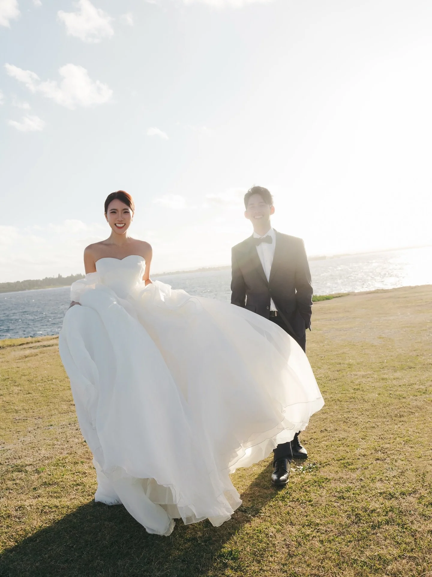 A little wind in the veil,
a little sunlight in the eyes,
a little playful peace sign in the background.
Wedding photos don&rsquo;t need flawless perfection.
They just need real happiness. 🤍
.
#sydneyprewedding #sydneypreweddingphotographer #悉尼婚纱摄影 