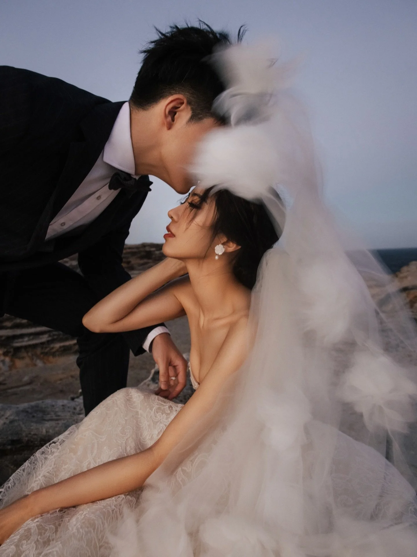 Moments that feel alive, frozen in light.
Love that lasts a lifetime.

Soft light, gentle wind, endless love.
Captured for years to come.
.
.
.
.
.
.
#inromance 
#sydneyweddingphotographer #sydneyprewedding #sydneybride #engagement