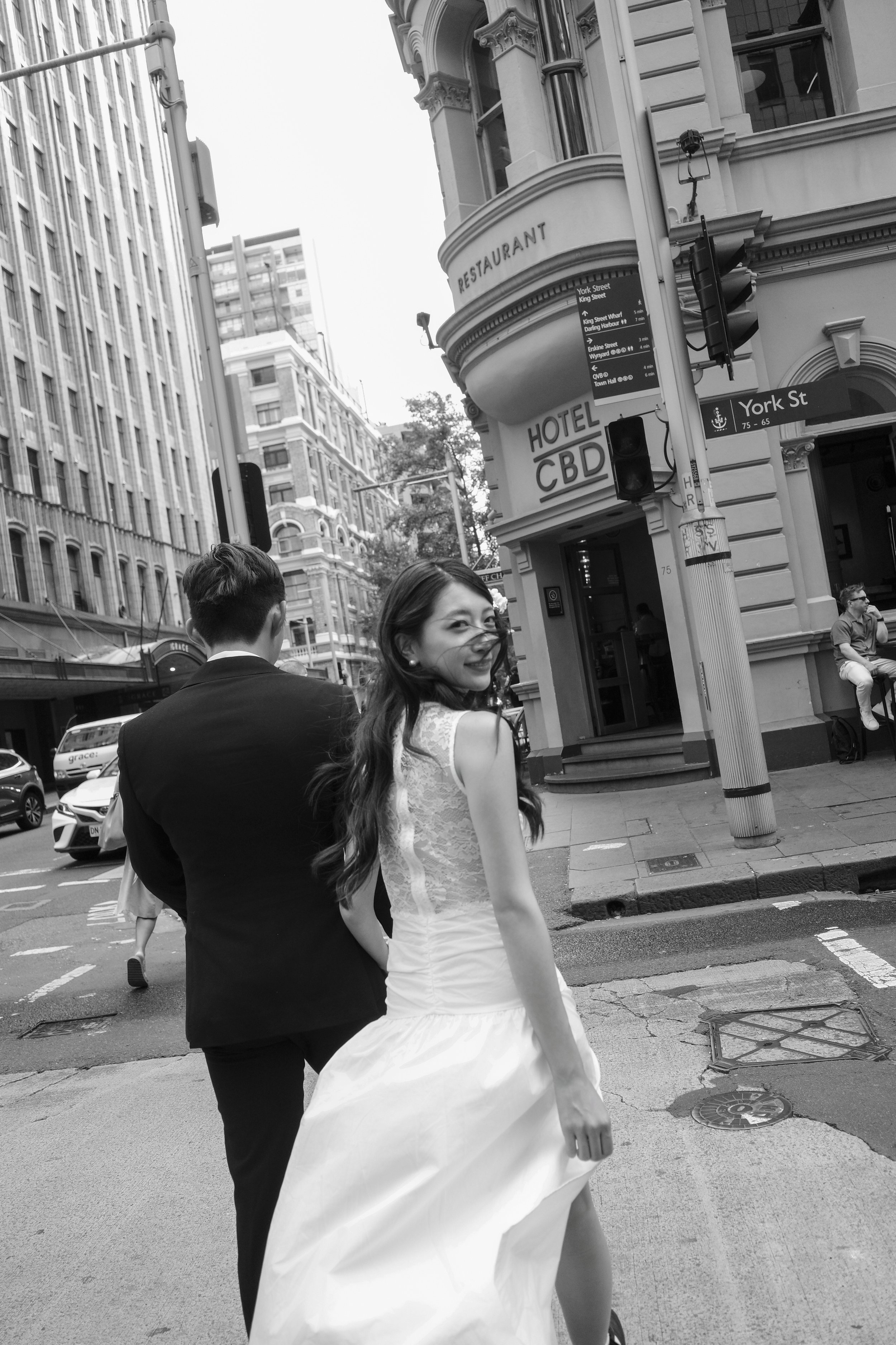 TwoInOne_SydneyPreweddingPhotographer_悉尼婚纱摄影_悉尼婚纱照_FeifeiCityWalk_2.jpg