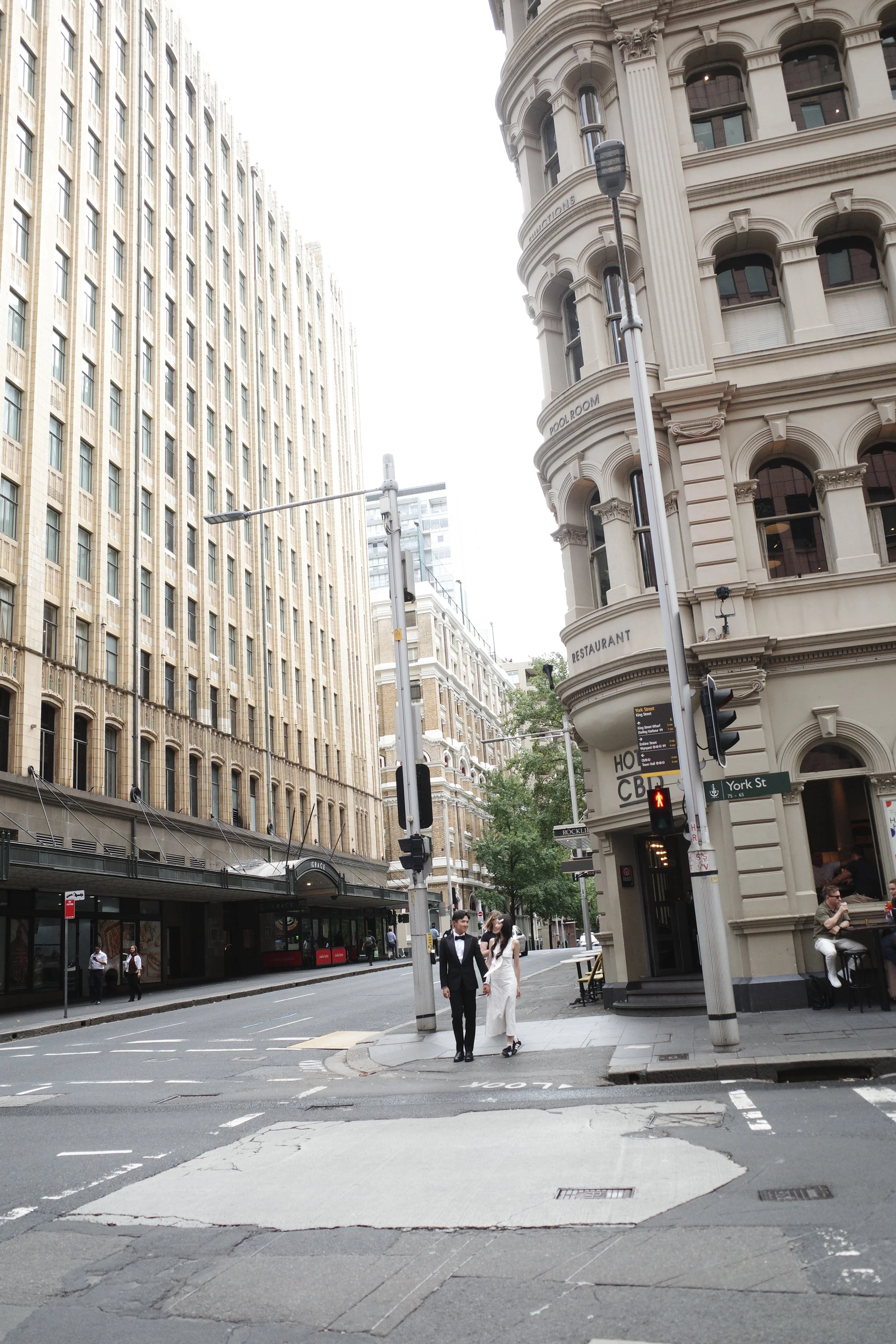 TwoInOne_SydneyPreweddingPhotographer_悉尼婚纱摄影_悉尼婚纱照_FeifeiCityWalk_1.jpg
