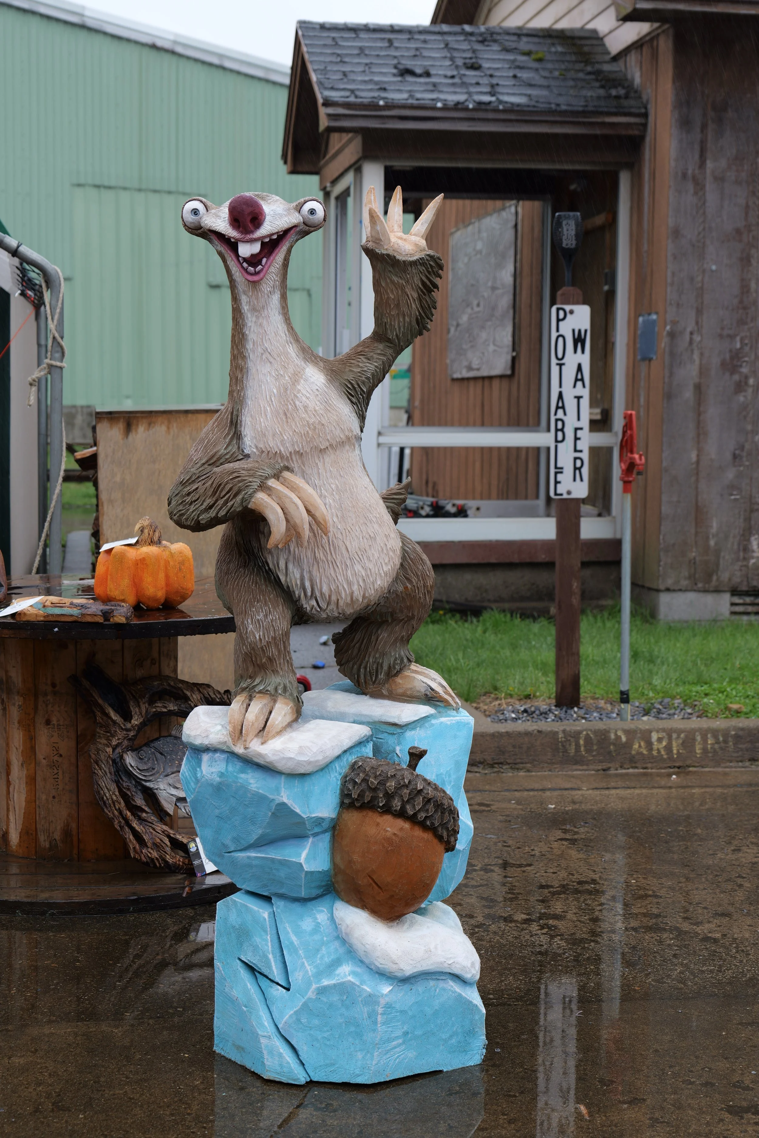 Pine Ridge Carvings. Sid the Sloth chainsaw carving.