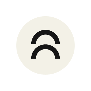 Logo Google en noir et blanc sur fond blanc.