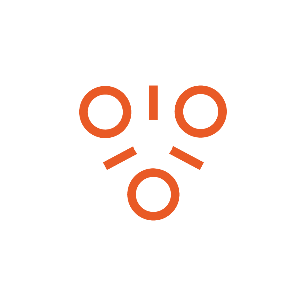 Logo de la marque Oi on fond noir, avec une icône stylisée orange représentant trois personnes avec des cercles pour la tête et des lignes pour le corps, formant un triangle.