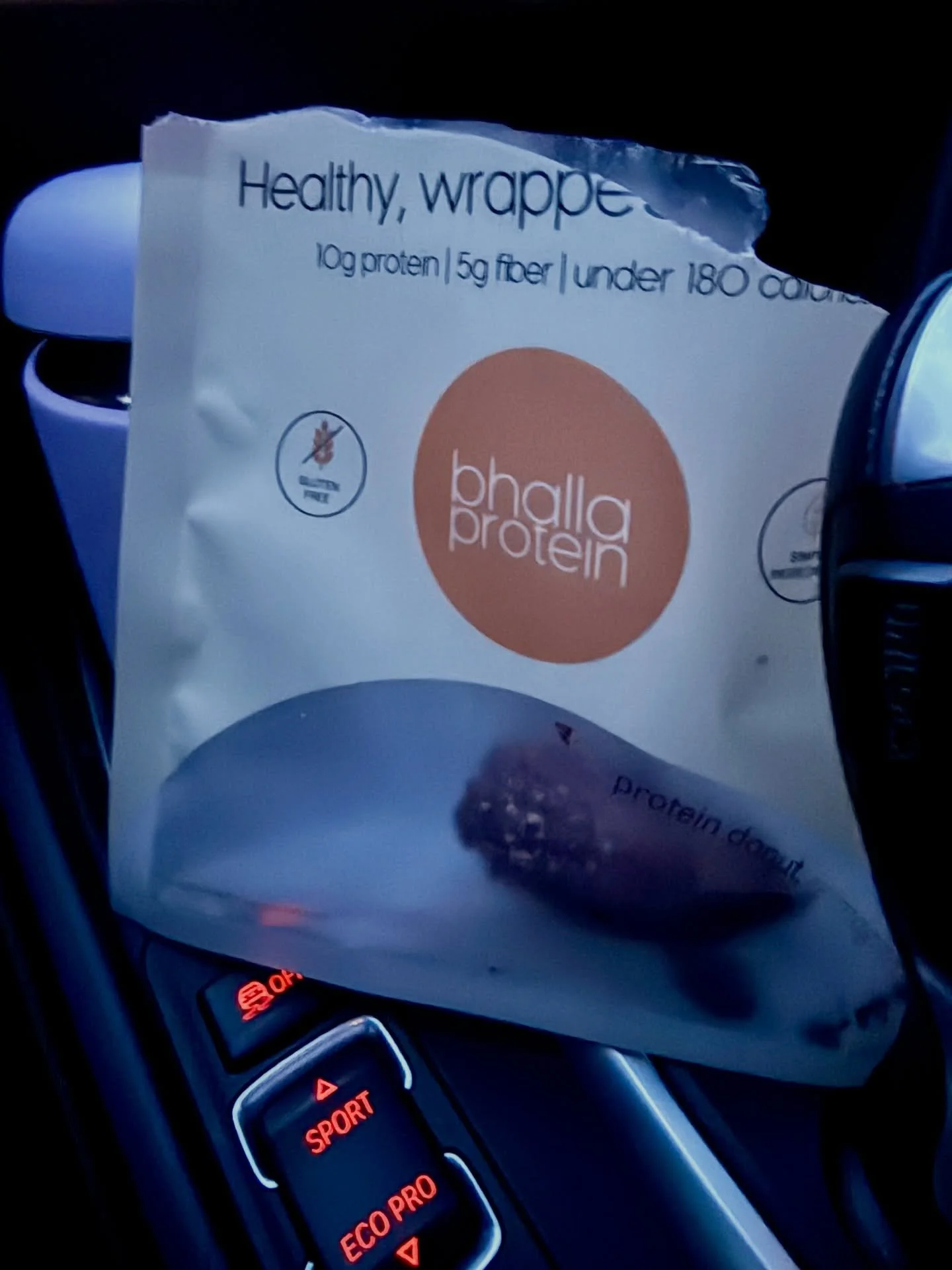 Early morning, nothing&rsquo;s open&hellip;
We&rsquo;ve got your back.

Your new everyday protein snack.
10g protein | 5g fibre | under 180 calories

#bhallaprotein #proteindonuts #healthysnacks