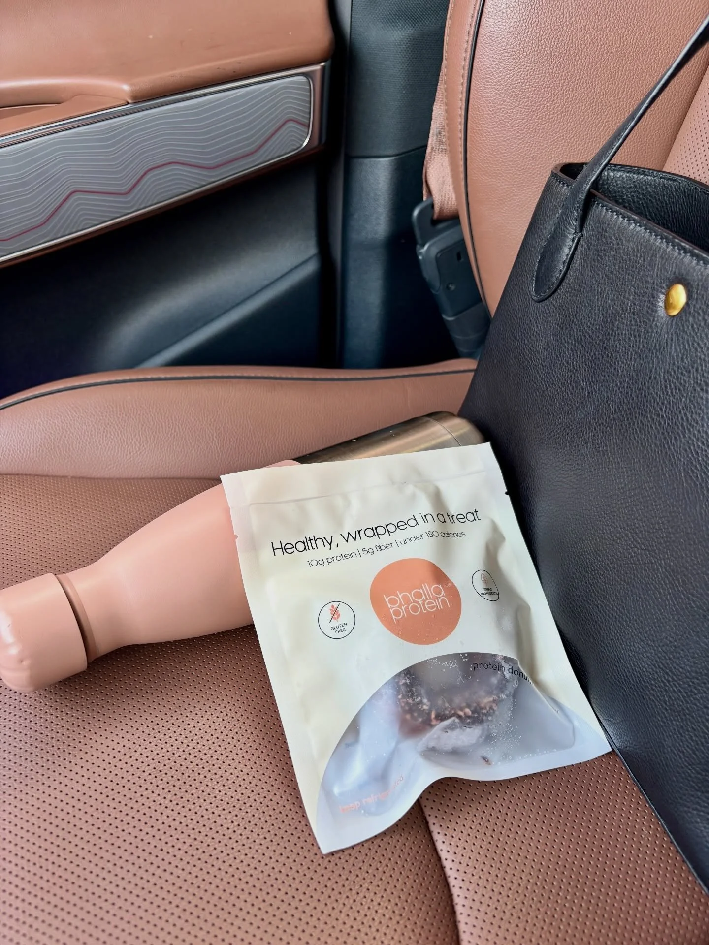 Every good ride needs a solid co-pilot.  This one requires no prep. No fuss. Just grab, go, and enjoy.

10g protein. 5g fibre. Under 180 calories.

Smarter snacking starts here.

#bhallaprotein #proteindonuts #healthysnacks