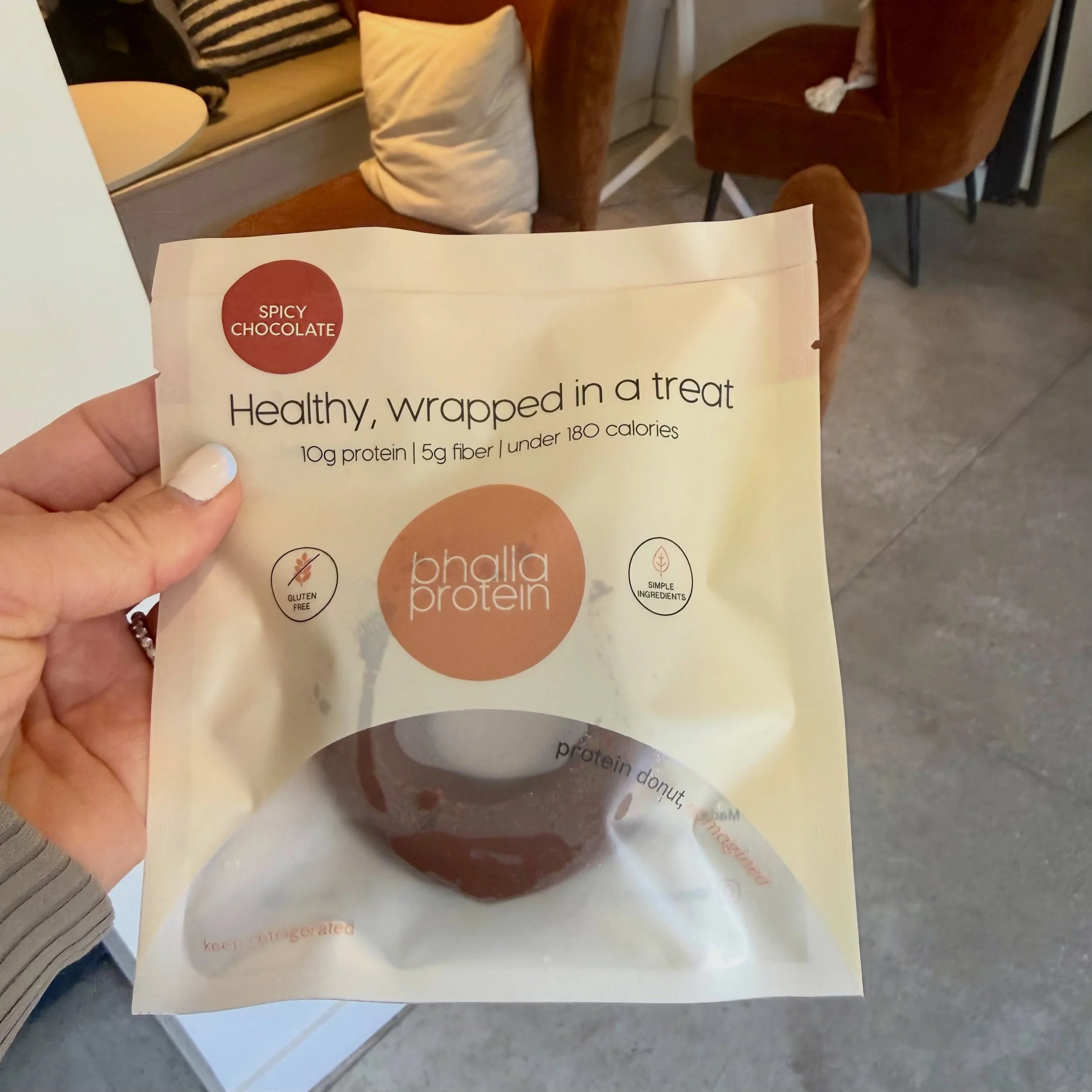 Good morning snack ☀️
With just enough spice to keep things interesting. 🍫🌶️

#bhallaprotein #proteindonuts🍩 #healthysnacks