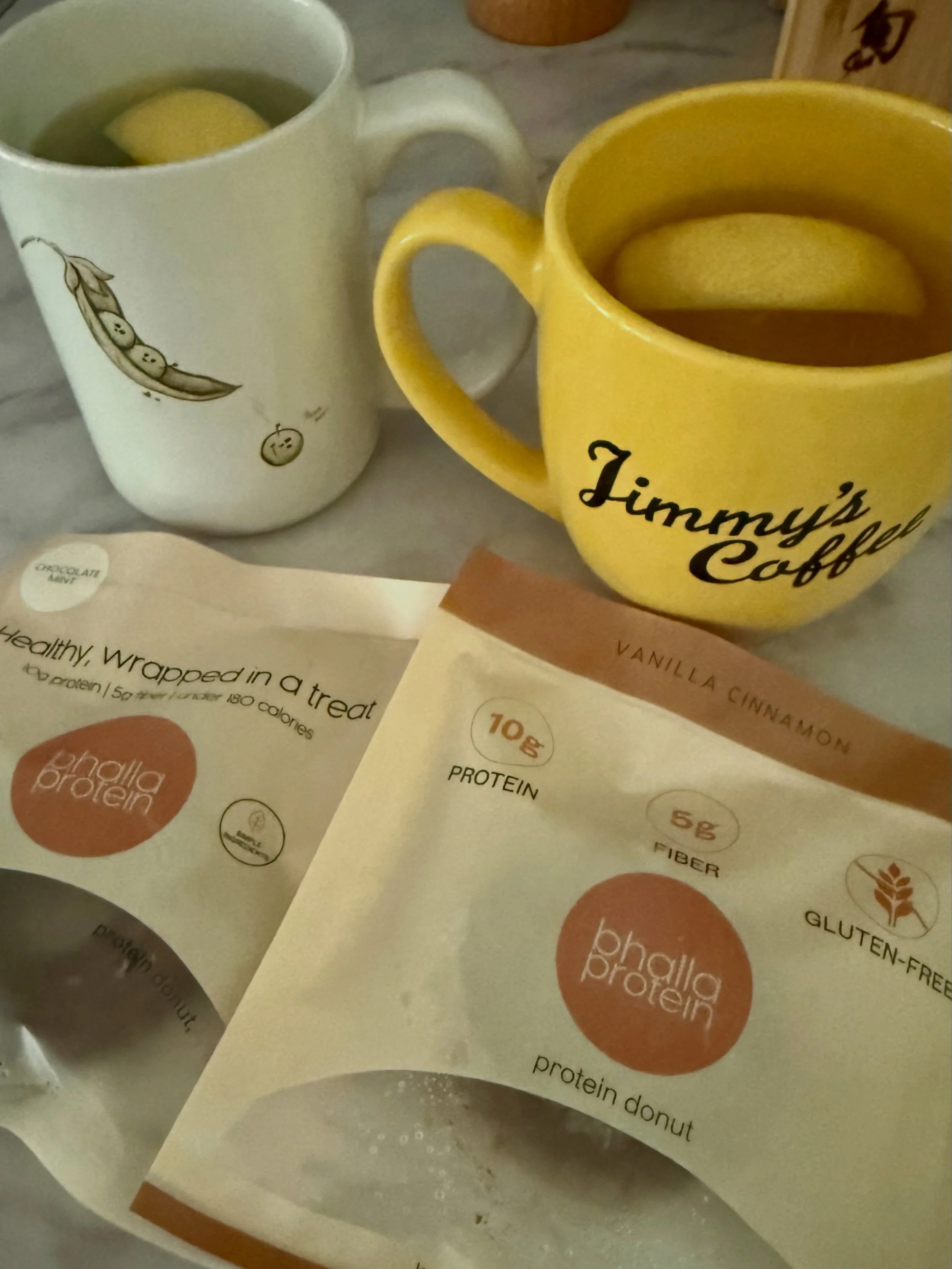 Some mornings don&rsquo;t need much.

A warm cup of tea.
A quiet moment.
And a snack that leaves you feeling good.

10g protein &bull; 5g fiber &bull; 
Gluten-free &bull; Dairy-free

Smarter snacking starts here. 🍩💪🏽❤️

#bhallaprotein #proteindonu