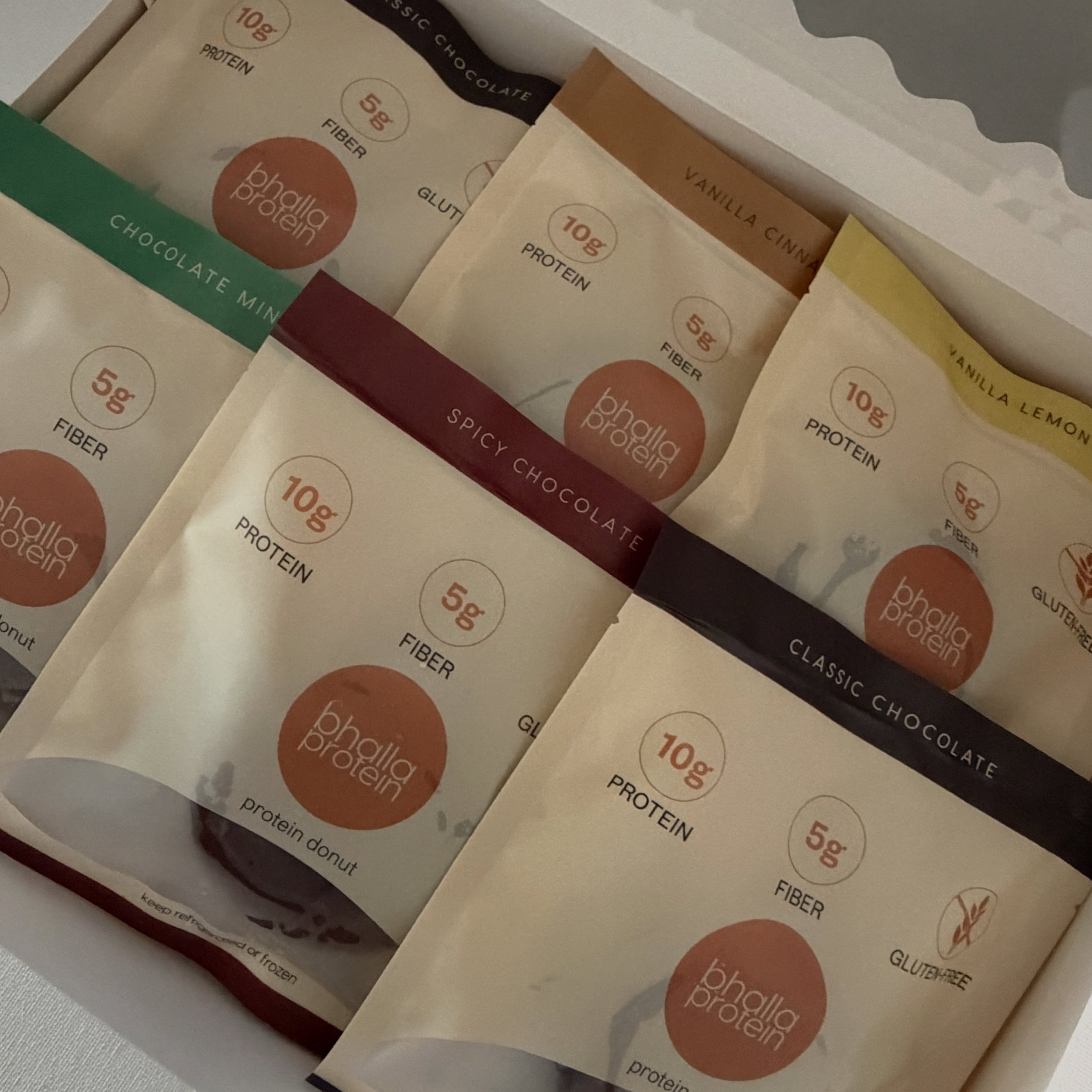 The hardest part? Picking a favourite. ❤️

Five flavours. One seriously snackable lineup.

🍫 Classic Chocolate
🌿 Chocolate Mint
🌶️ Spicy Chocolate
🍋 Vanilla Lemon
✨ Vanilla Cinnamon

10g protein + 5g fiber. Gluten-free. Dairy-free. And made for t