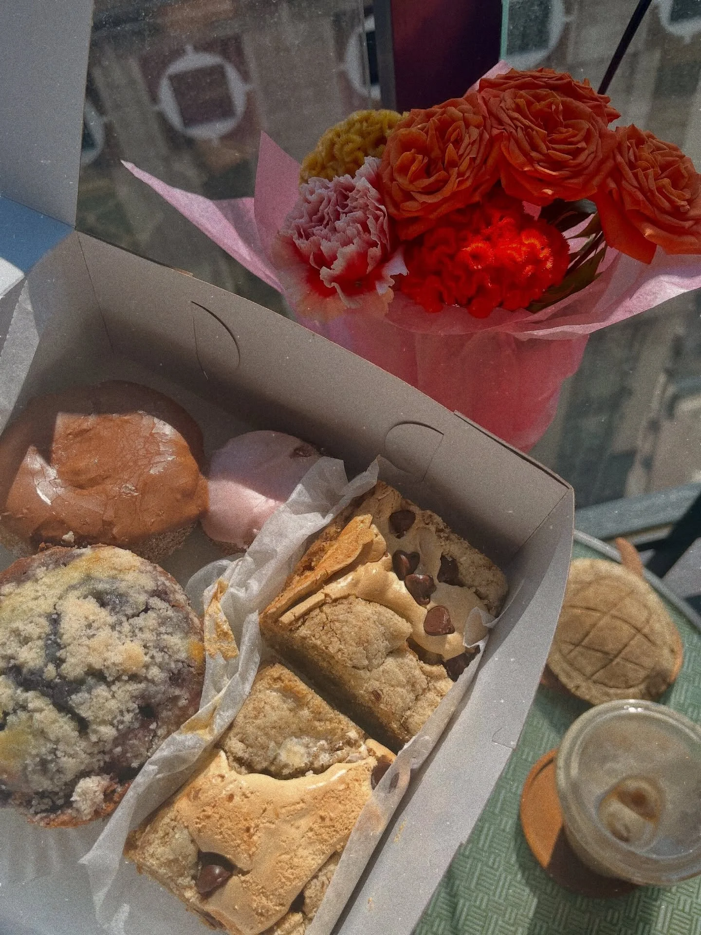Our market must-haves!! We love to go to @findlaymarket for sweet treats. Cherbourg has our favorite muchies (I dream about the s&rsquo;mores bars), Moxy/Urbana has the best coffee, and we always make a stop for some fresh color at Gia and the Blooms