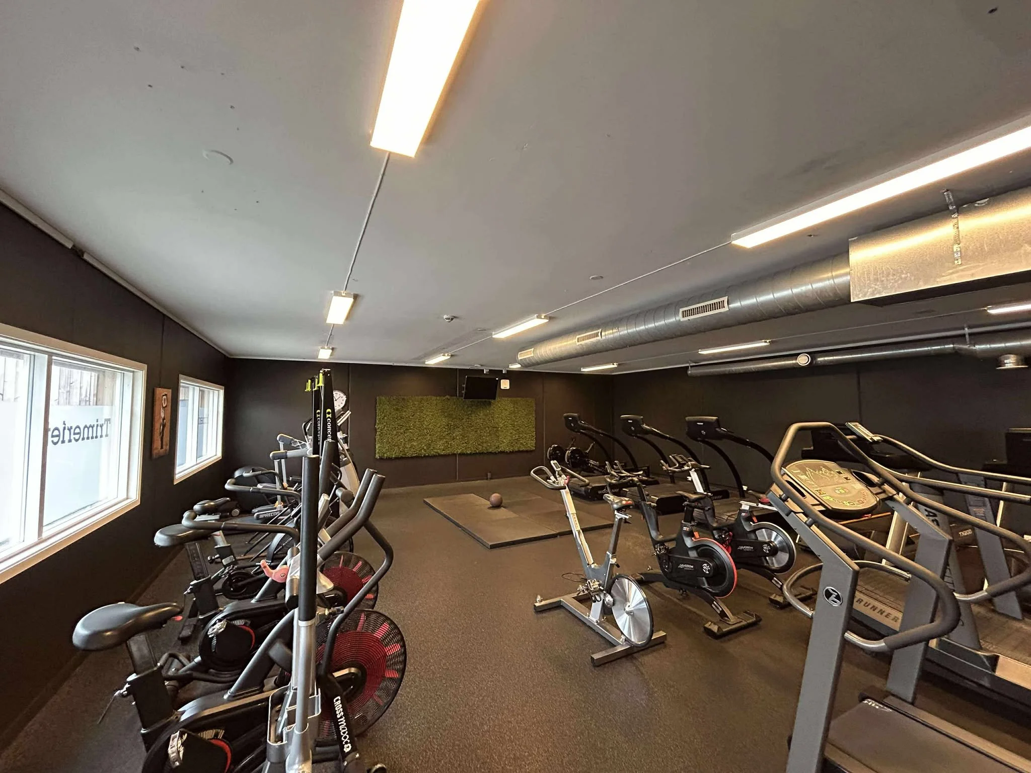 Utholdenhetsapparater, woodway møller, spinningsykler, assault bike og diverse, på Trimeriet Vormedal