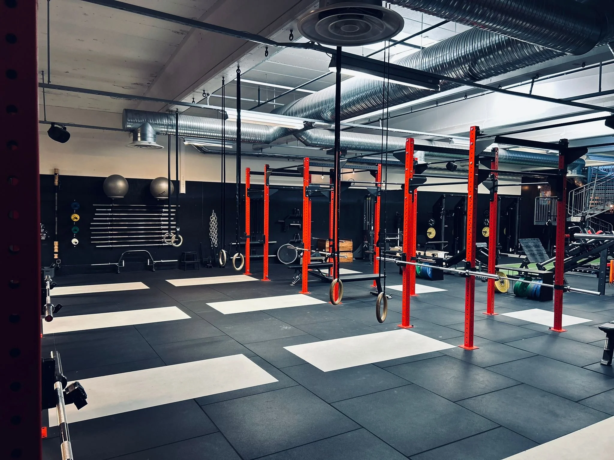 18 knebøy/markløft plattformer, samt ringer