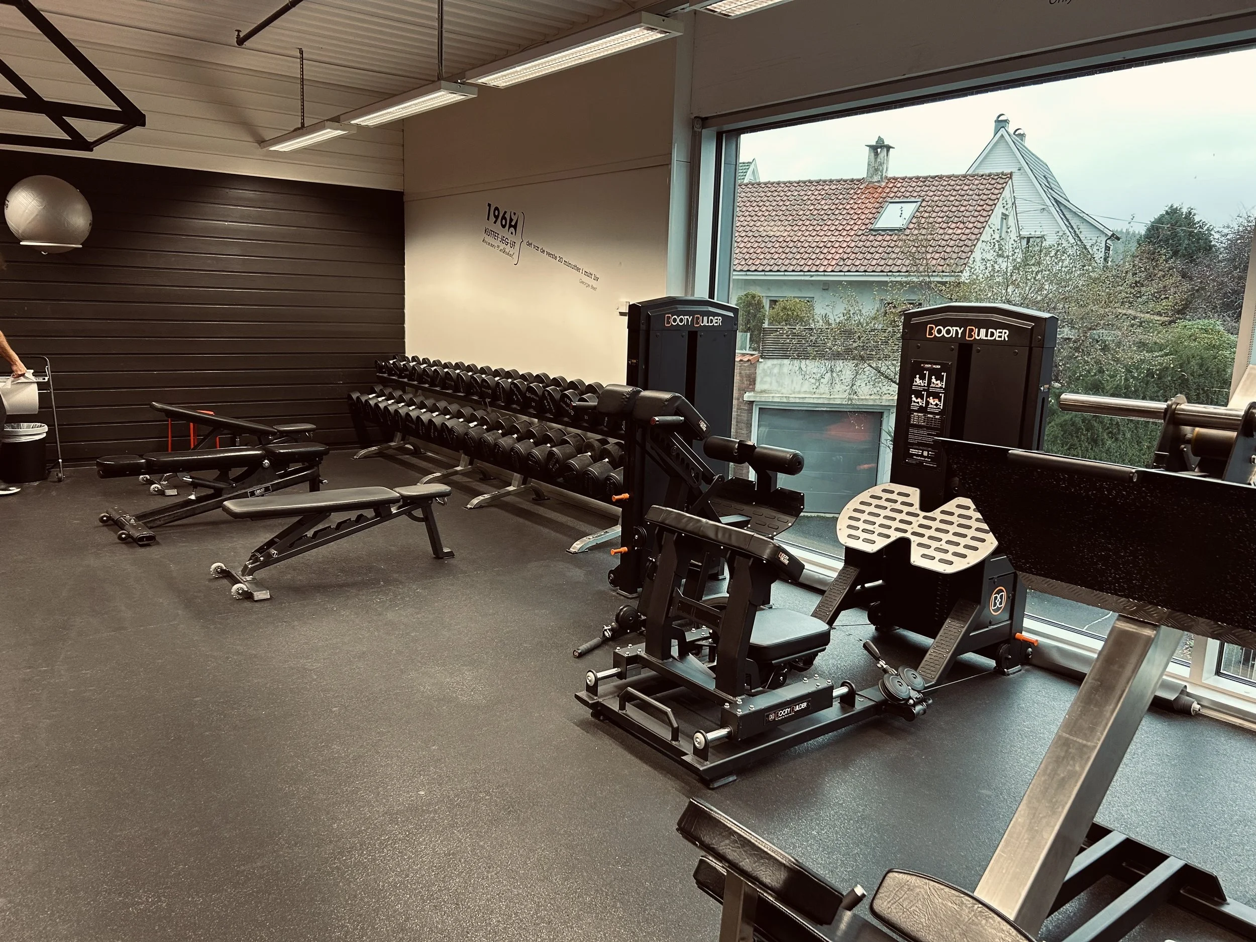 GymLeco manualer, Bootybuilder rygghev med vektmagasin og hip thrust