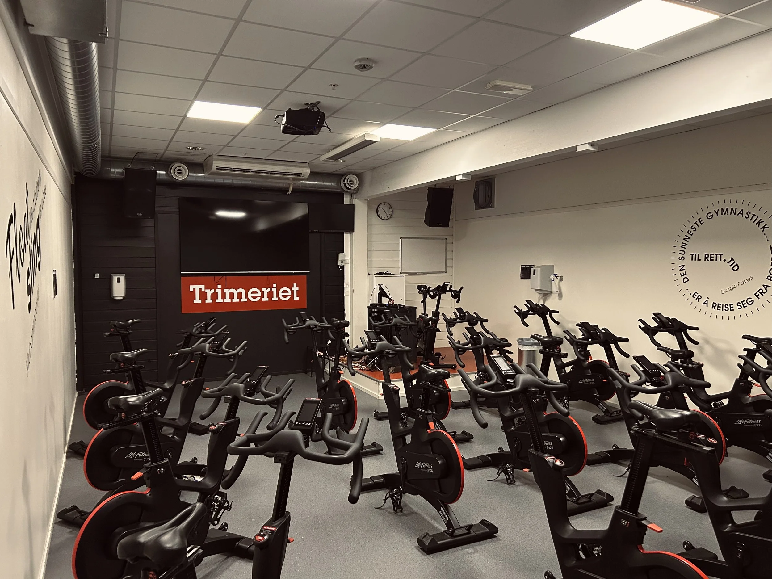 Spinningsal med IC7 sykler