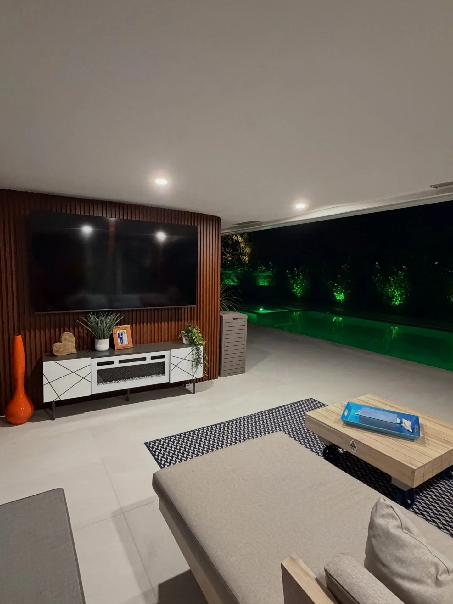 You didn&rsquo;t move to the water to spend your weekends maintaining it.

This is what zero-maintenance coastal living looks like. 🌊

We just finished this backyard transformation with our mahogany composite slats - and from here on out, the only t