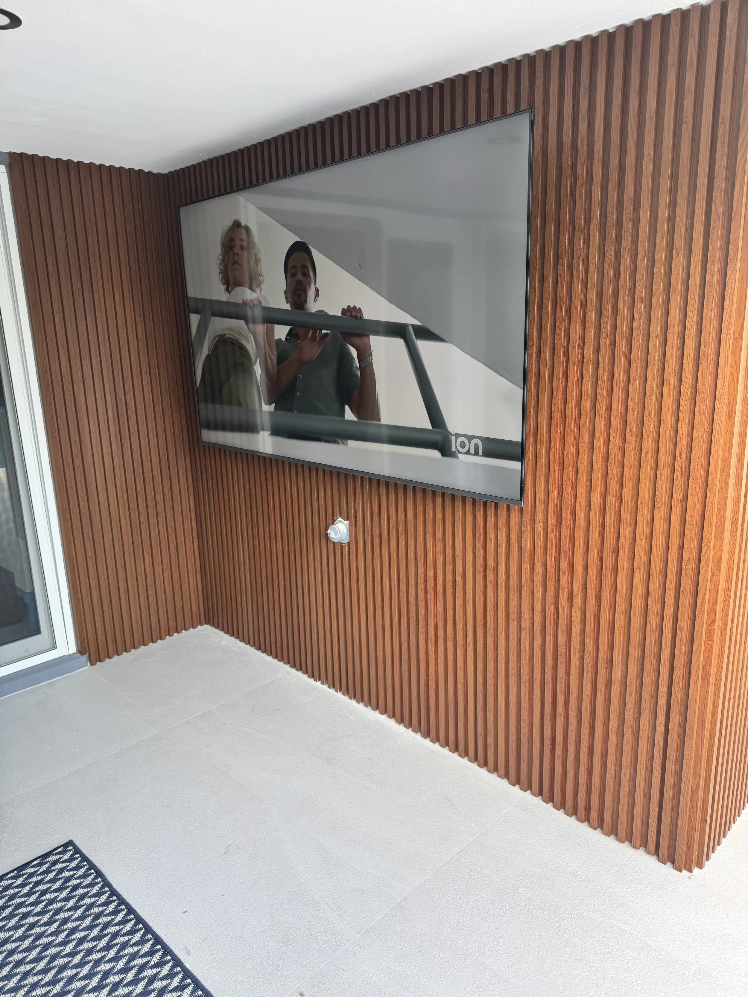 Best Accent Wall Materials for South Florida Pergola Builds