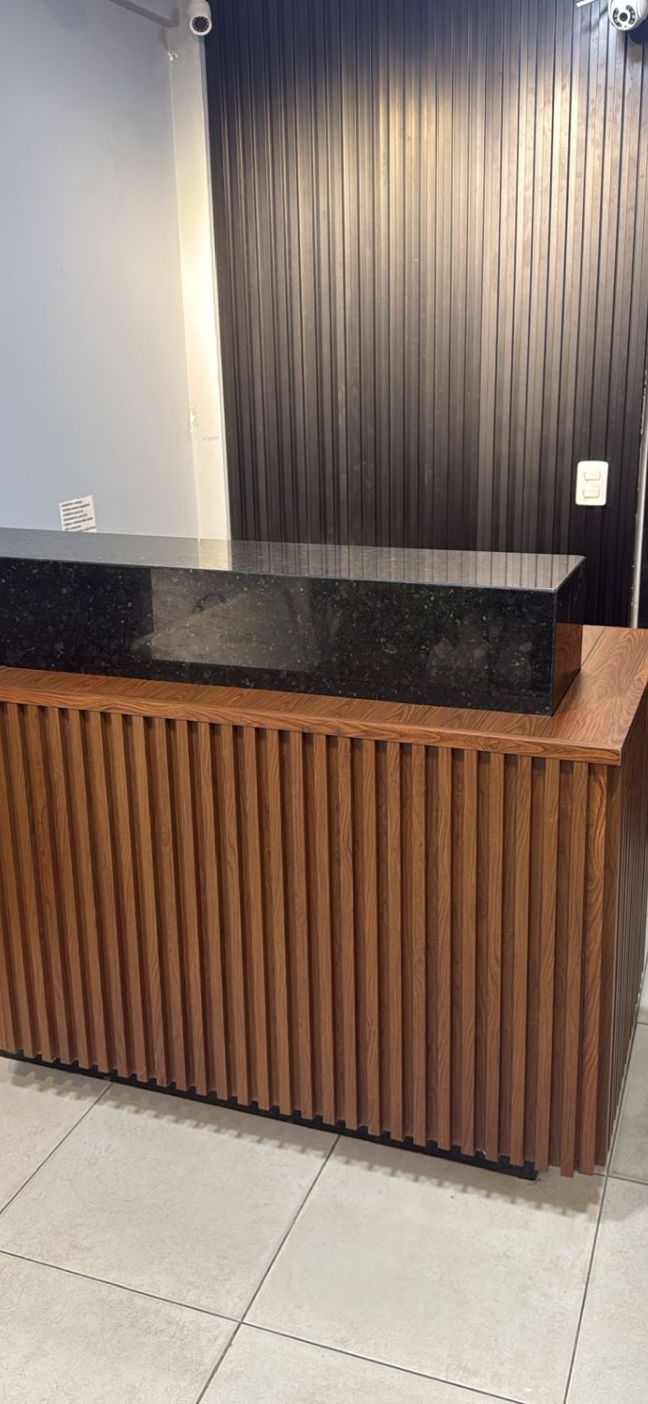Why Woodgrain Aluminum Is the Best Material for Your Outdoor Kitchen (And What to Avoid)