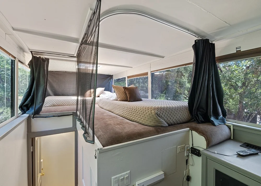 Book Aspen Retreat Stay in East Austin | 7744 Ranch