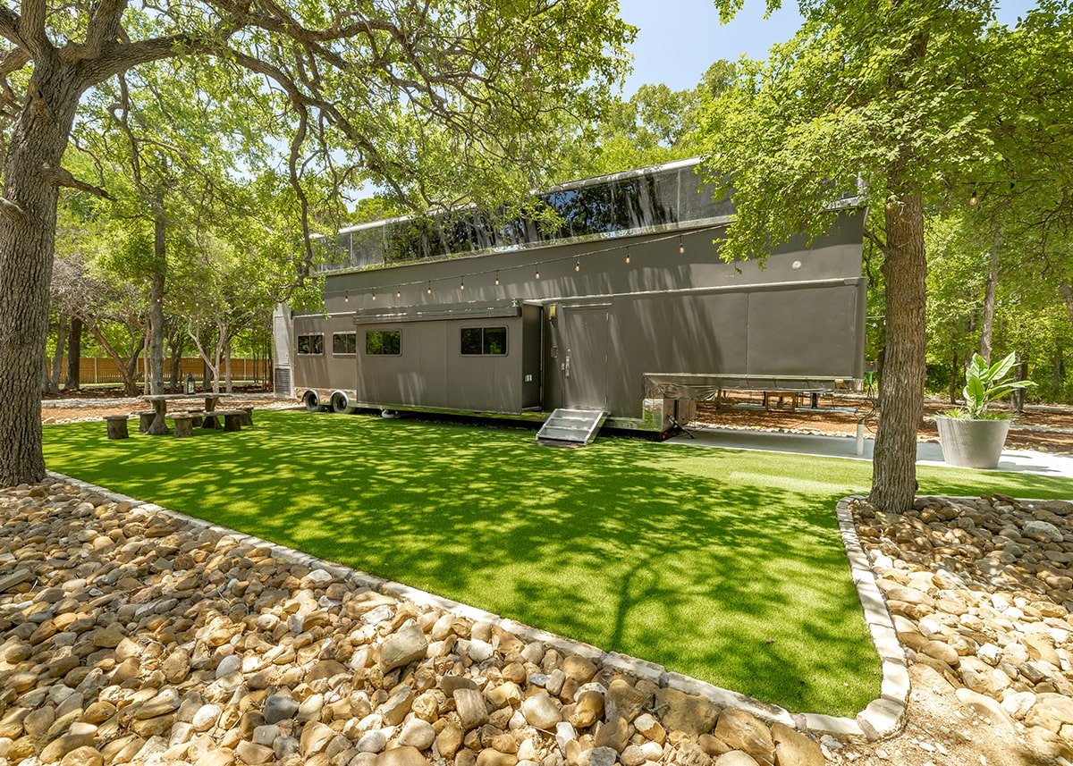 Book Aspen Retreat Stay in East Austin | 7744 Ranch