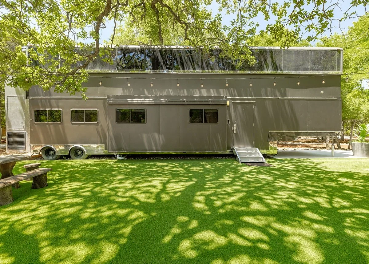 Book Aspen Retreat Stay in East Austin | 7744 Ranch