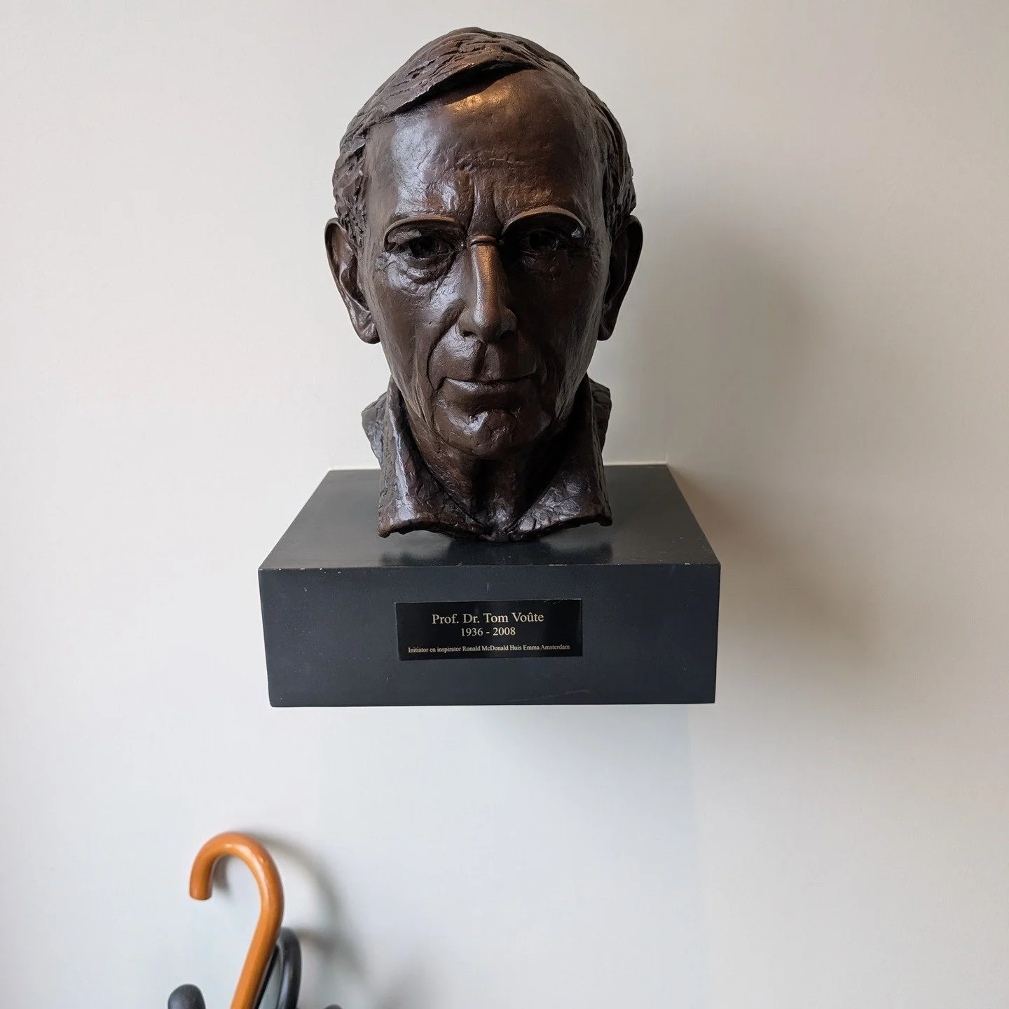 Today, Liz @1956tbird and I visited the Ronald McDonald House in Amsterdam and met the amazing team who keeps families close when a child is sick. 🏠❤️ Thank you, Reina, Sandra, Marlies &amp; Bart for your time.

We shared our story from 254 days at 