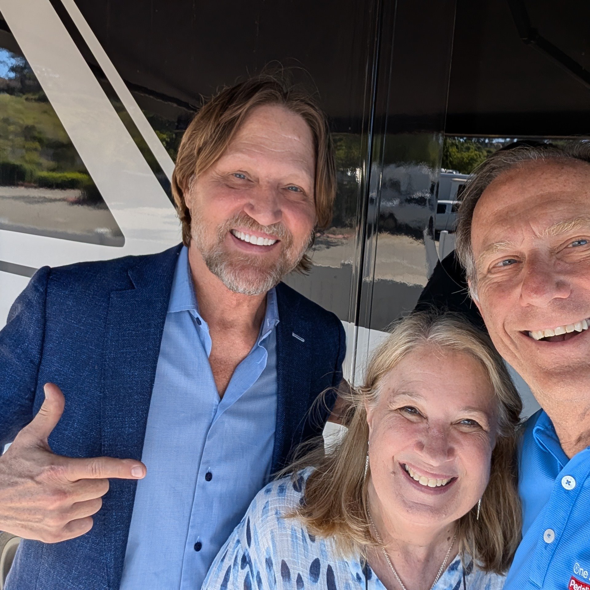 Kindness is not just good for the soul. It is good for business too. ❤️

Today on Shine A Little Kindness, I had a meaningful conversation with my friend Charles Antis, CEO of @antis_roofing. 🎙️

Charles and I share a deep connection through our exp