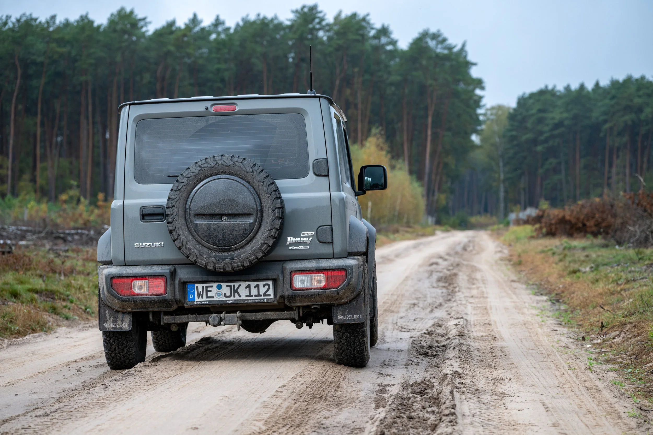Offroad in Polen: sandige Wege durch Polens bunte Wälder