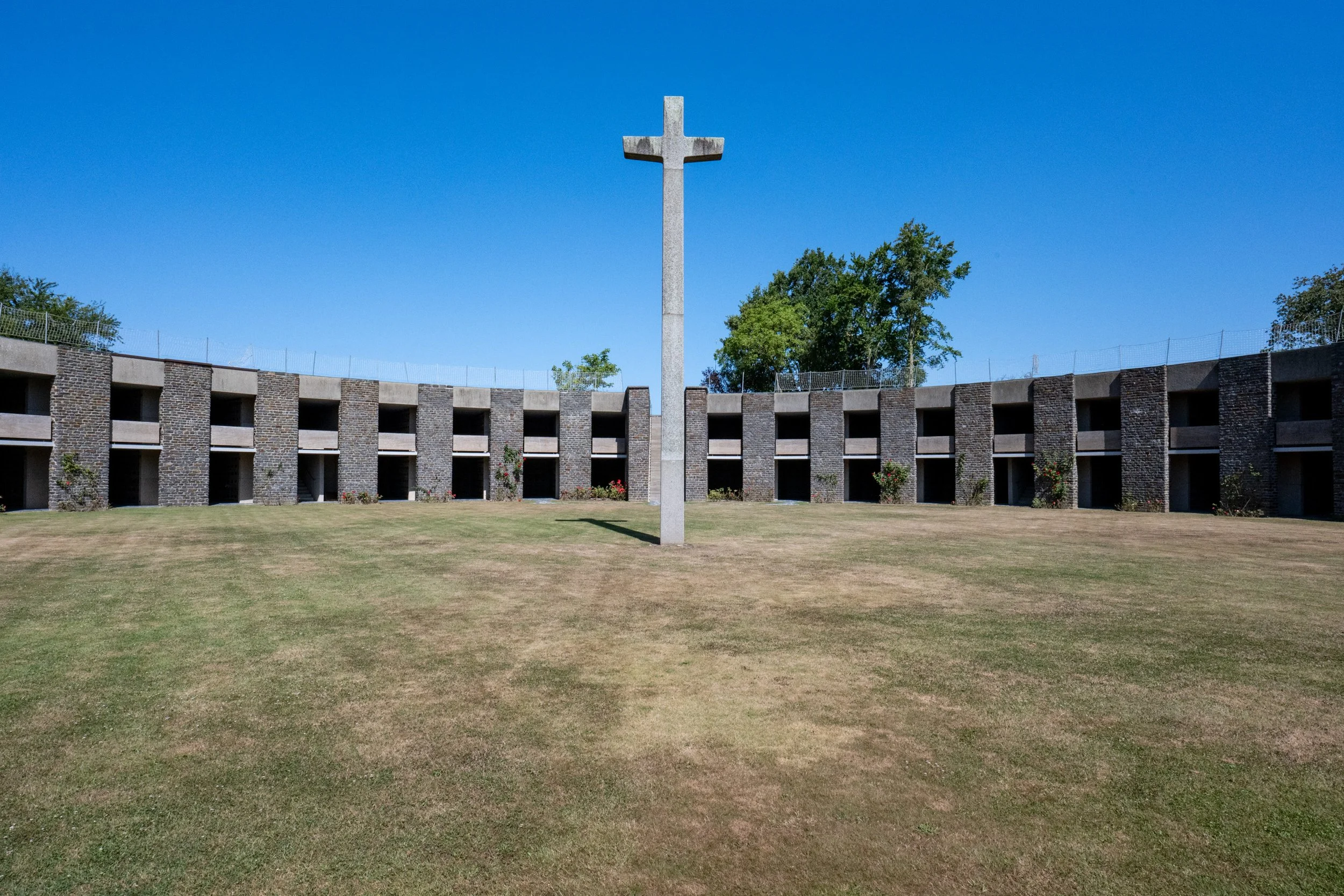 Deutsche Kriegsgräberstätte Mont d'Huisnes in der Normandie