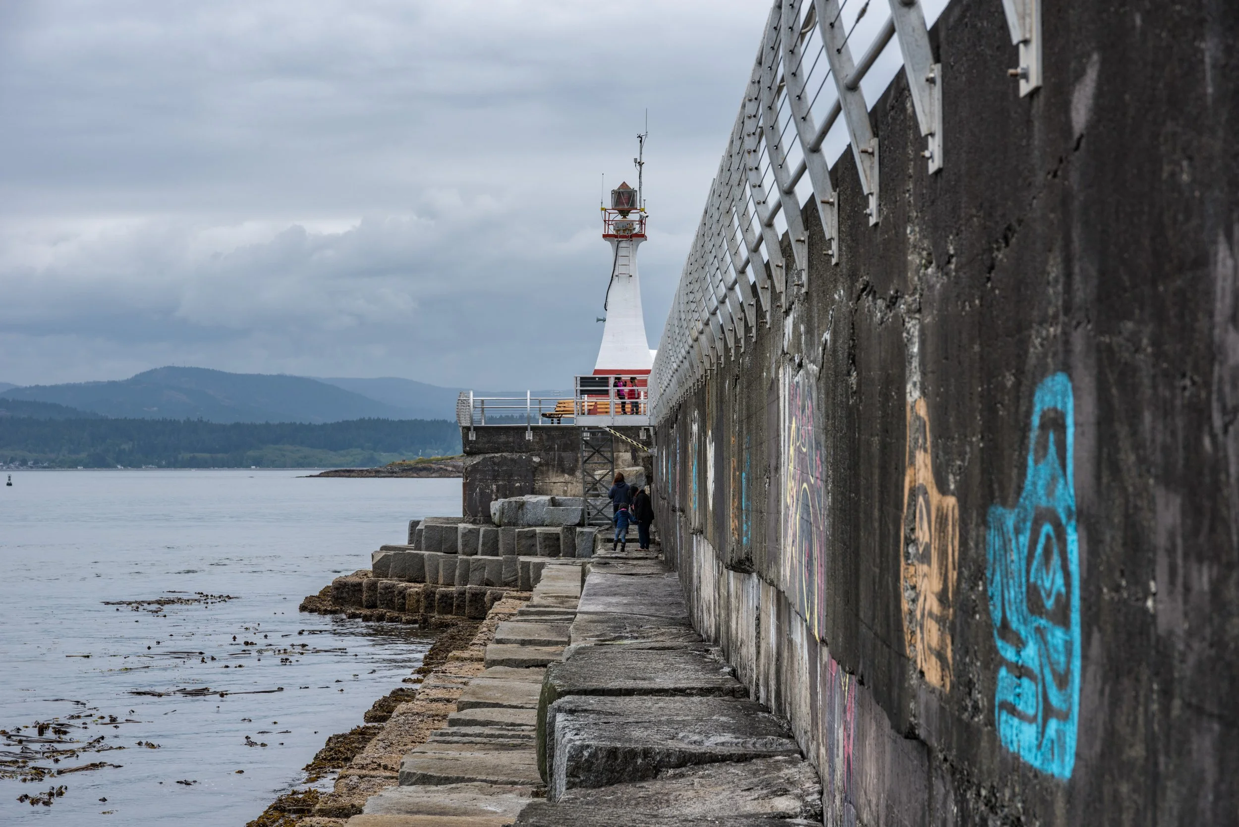 Kanada: Victoria Ogden Point Breakwater und Rotwild im Garten