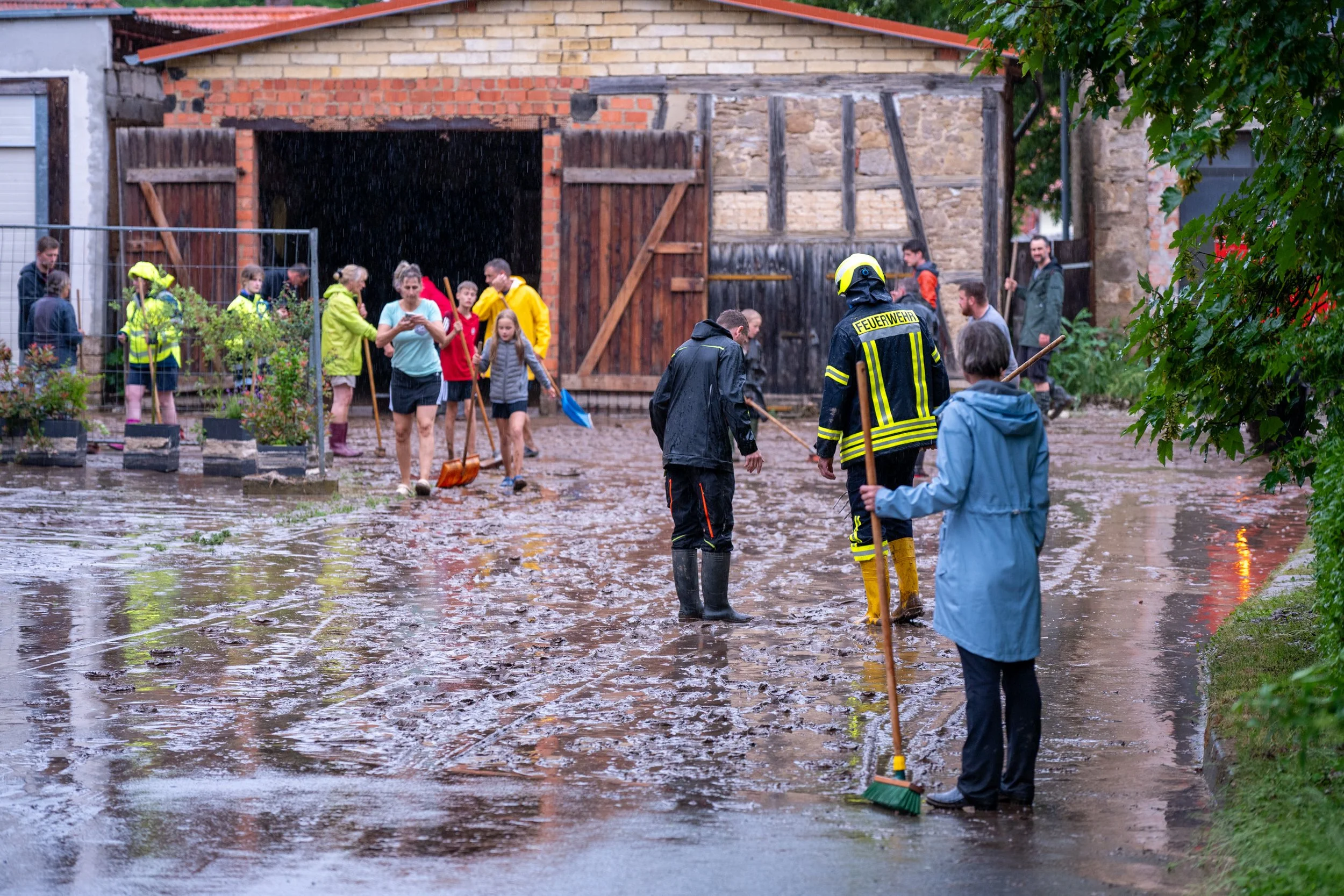 Schlammlawine rollt nach Unwetter durch Hammerstedt im Weimarer Land
