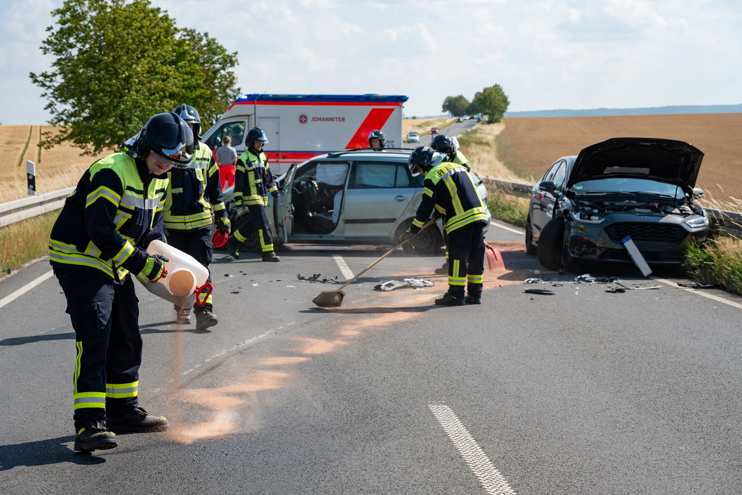 Frontalzusammenstoß auf B85 im Weimarer Land fordert mehrere verletzte Personen