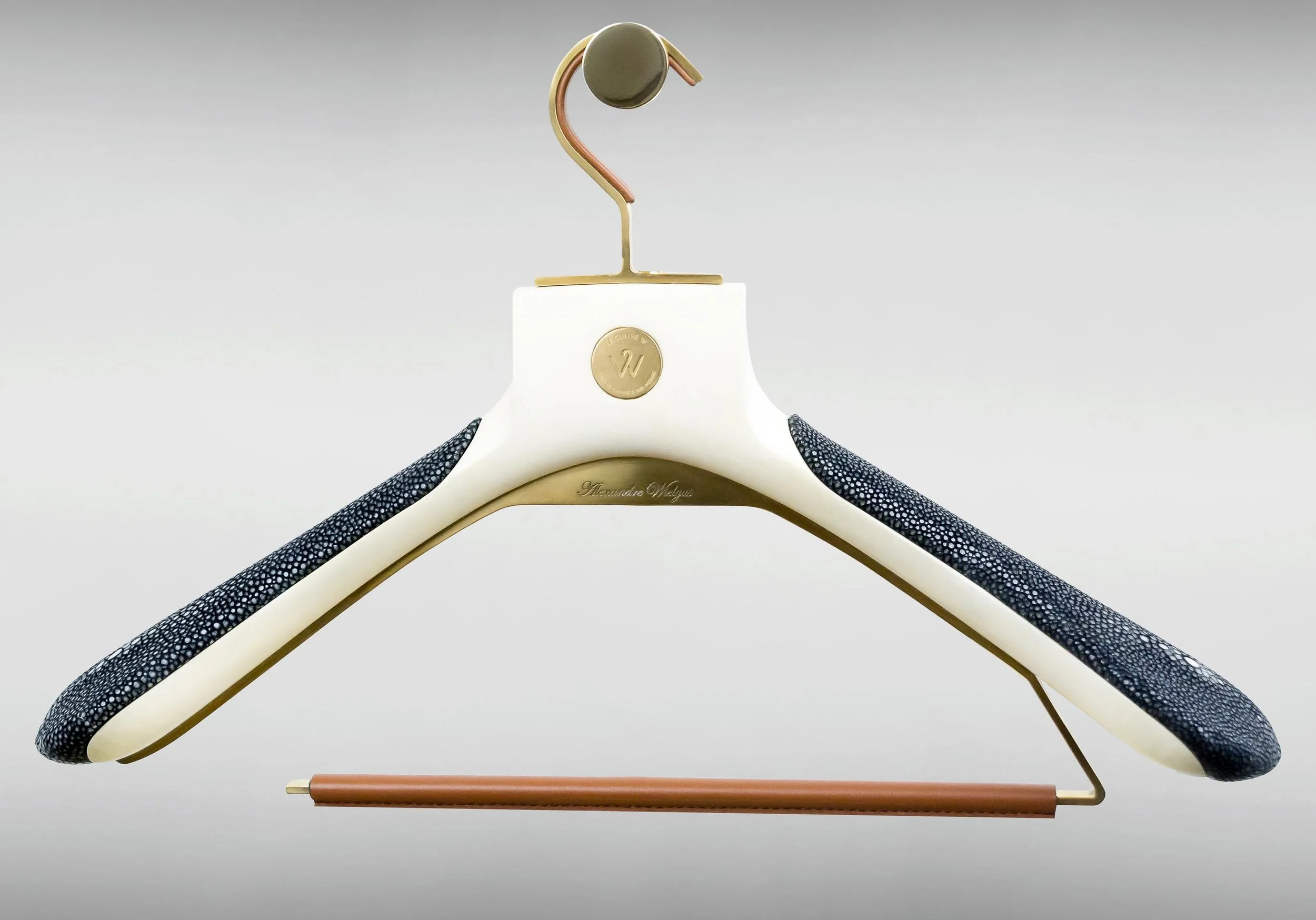 le-cintre-w-alexandre-wielgus-objets-d-art-jeremie-lopez-04.jpg