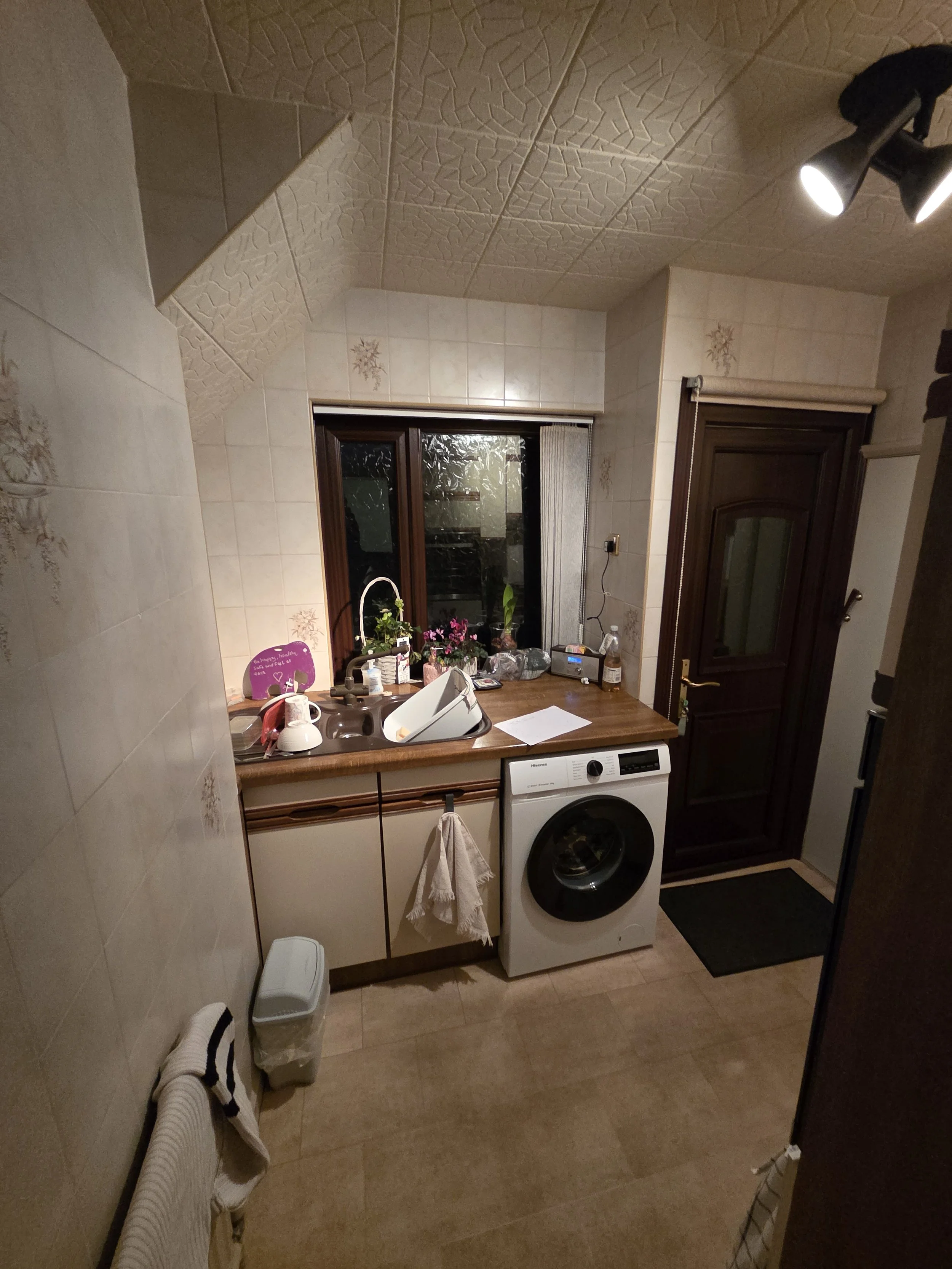 hartstead-homes-cheshire-kitchen-installation.jpg