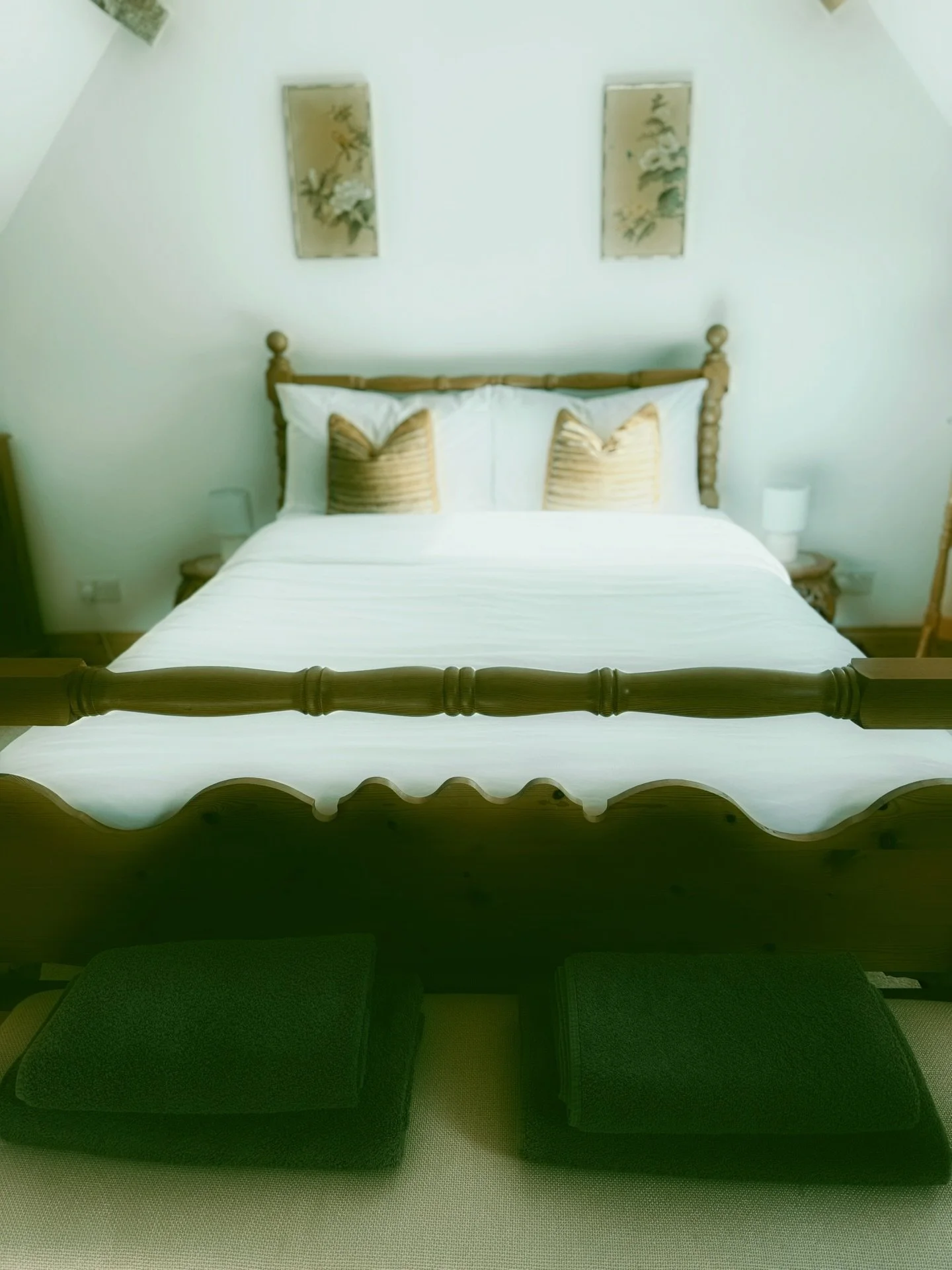 We had a little visit to our brand new D&amp;D Retreat venue in Usk today. 

Despite the storm and hail, Mistletoe cottage was looking absolutely stunning. 

Can&rsquo;t wait to roll dice in this wonderful old farm house in November 💚